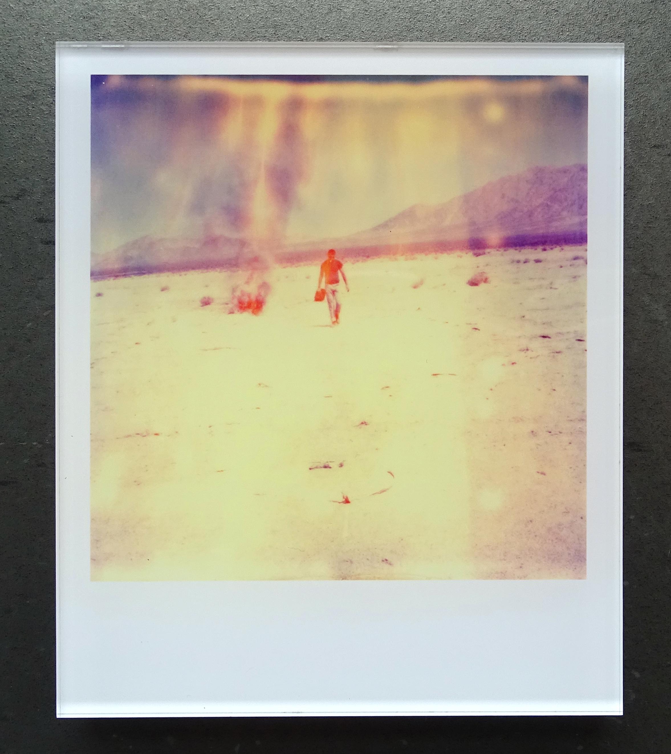 Minis de Stefanie Schneider
Gasolina I (Más extraño que el paraíso), 1999

Firmado y marca de la firma en el verso.
Fotografías digitales en color Lambda basadas en una Polaroid.
Intercalado entre plexiglás (grosor 0,7 cm)

Ediciones abiertas de
