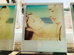 Stefanie Schneider Minis - Sans titre n° 01 - Photo de plage avec Radha Mitchel