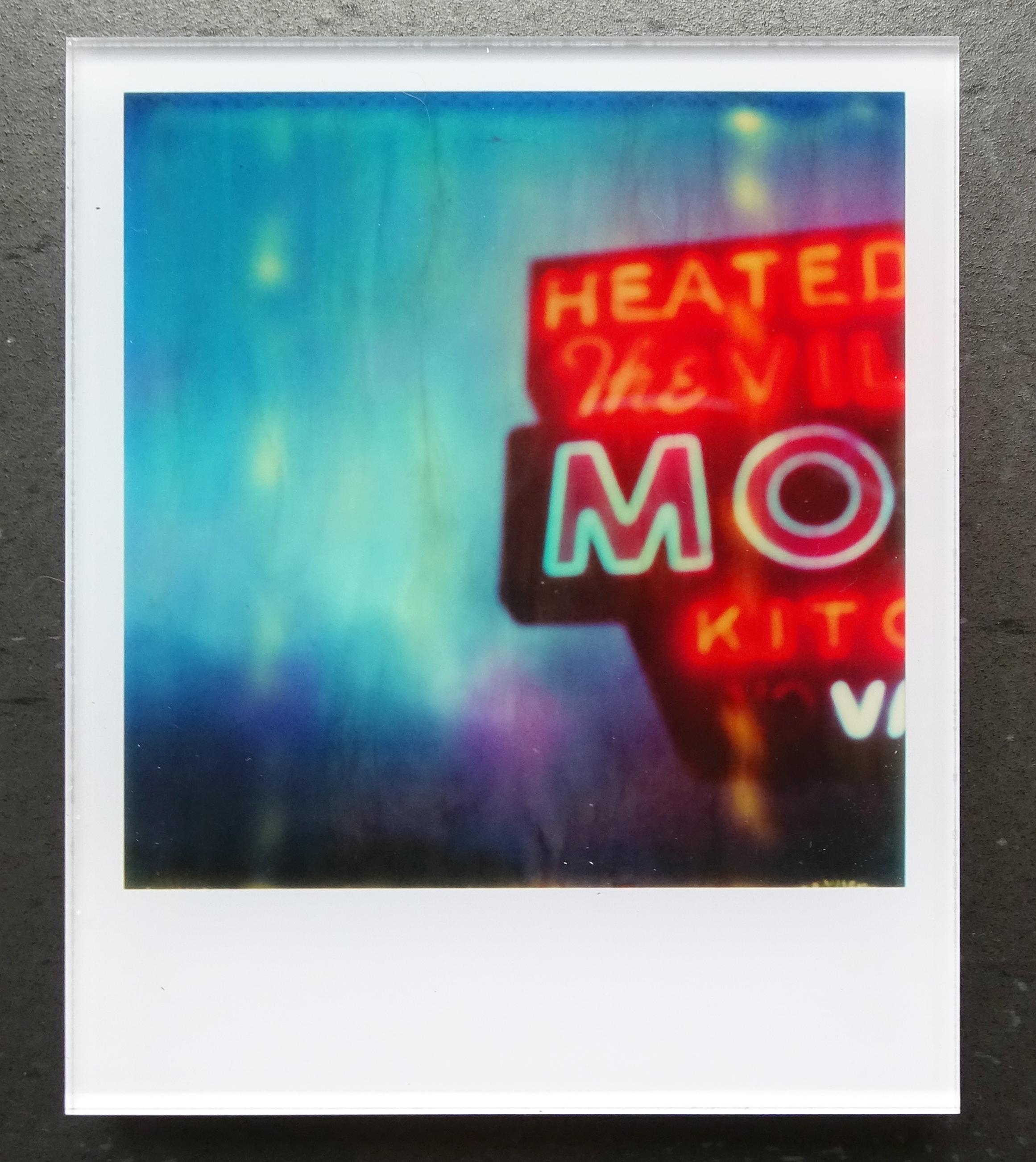Stefanie Schneider Minis - Village Motel Azul - basado en la Polaroid - montado