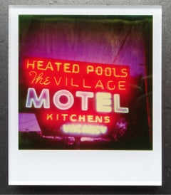 Stefanie Schneider Minis - Piscina climatizada del Village Motel - basado en una Polaroid