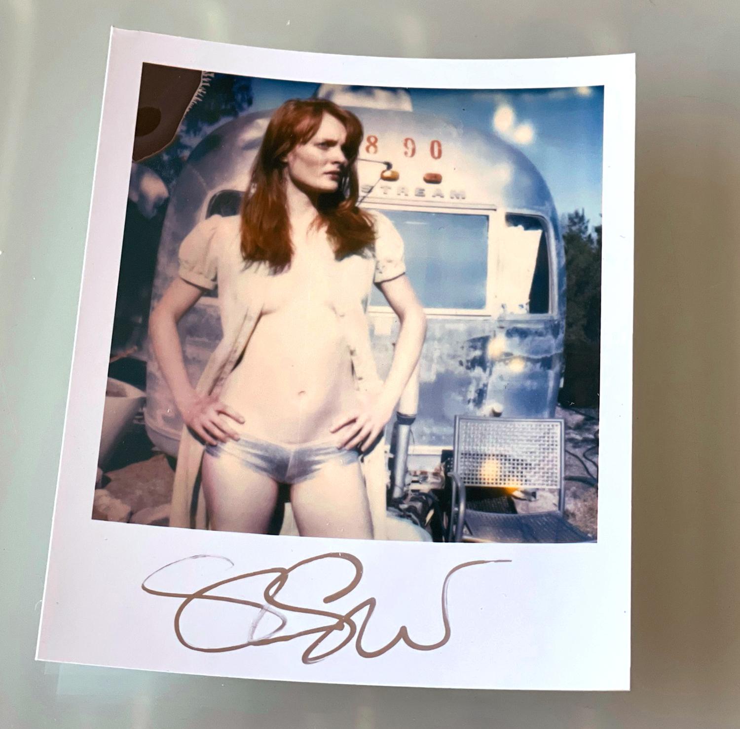 Stefanie Schneider - Minis Polaroid taille « Daisy in front of... » signés, en vrac en vente 1