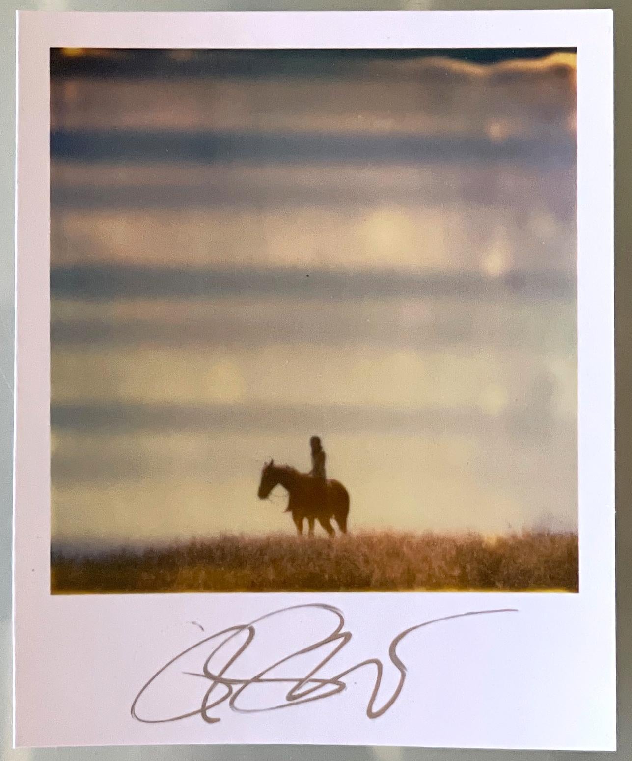 Stefanie Schneiders Mini
Renée's Dream XI (Tage des Himmels) - 2006

vorne signiert, nicht montiert.
Digitale Farbfotografien auf der Grundlage eines Polaroids.

Offene Editionen in Polaroidgröße 1999-2023
10,7 x 8,8cm (Bild 7,9x7,7cm)
