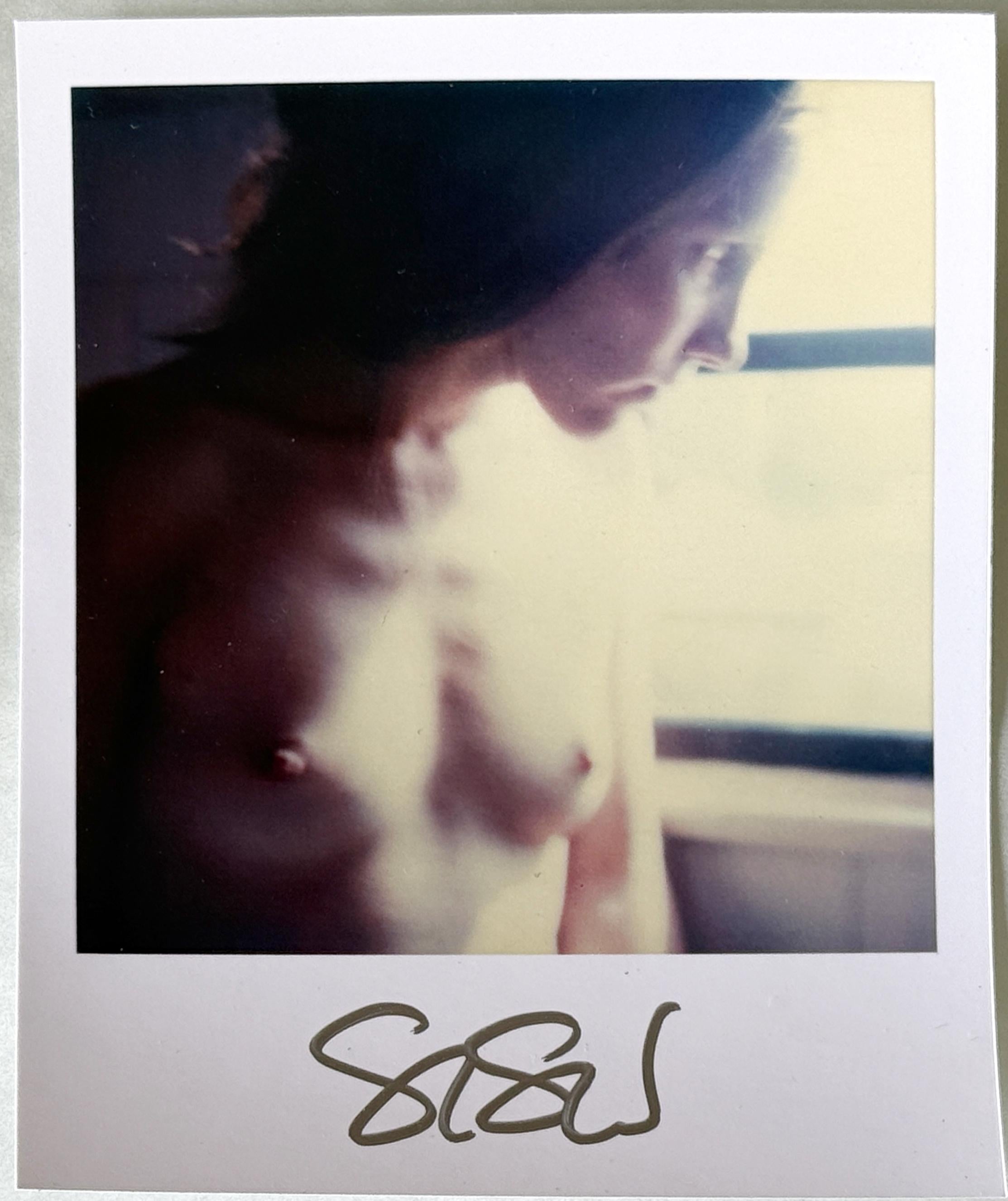 Stefanie Schneider Polaroidformat unbegrenzt Mini 'Mädchenakt am Window' - signiert