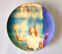 Assiette coupe "Haley and the Birds" de Stefanie Schneider (29 Palms, CA)