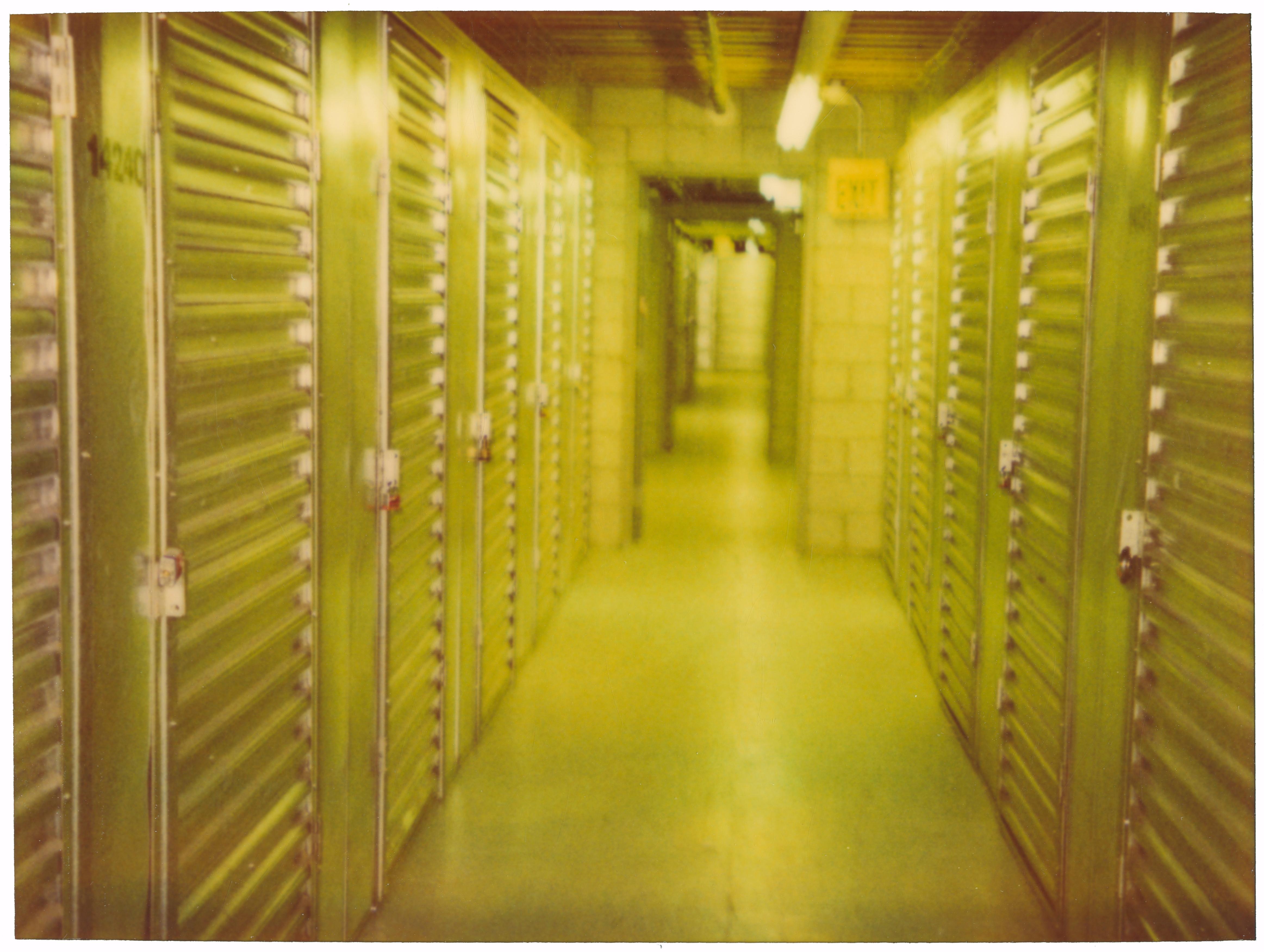 Portrait Photograph di Stefanie Schneider - Storage (Suburbia) - Contemporanea, Polaroid, Fotografia
