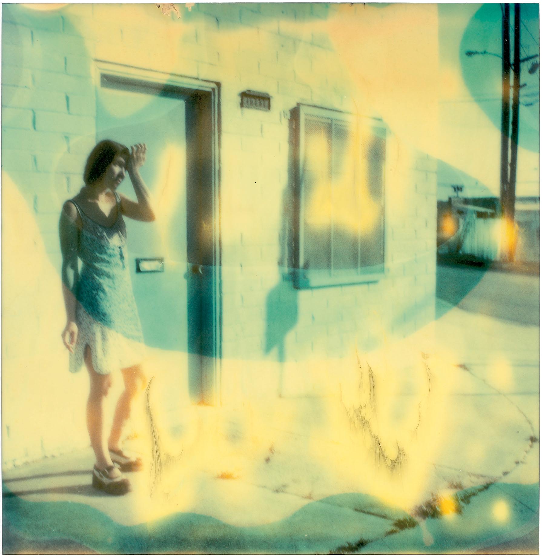 Streetcorner (Stranger than Paradise)  Contemporary, Femme, Polaroïd, Rêve - Contemporain Photograph par Stefanie Schneider