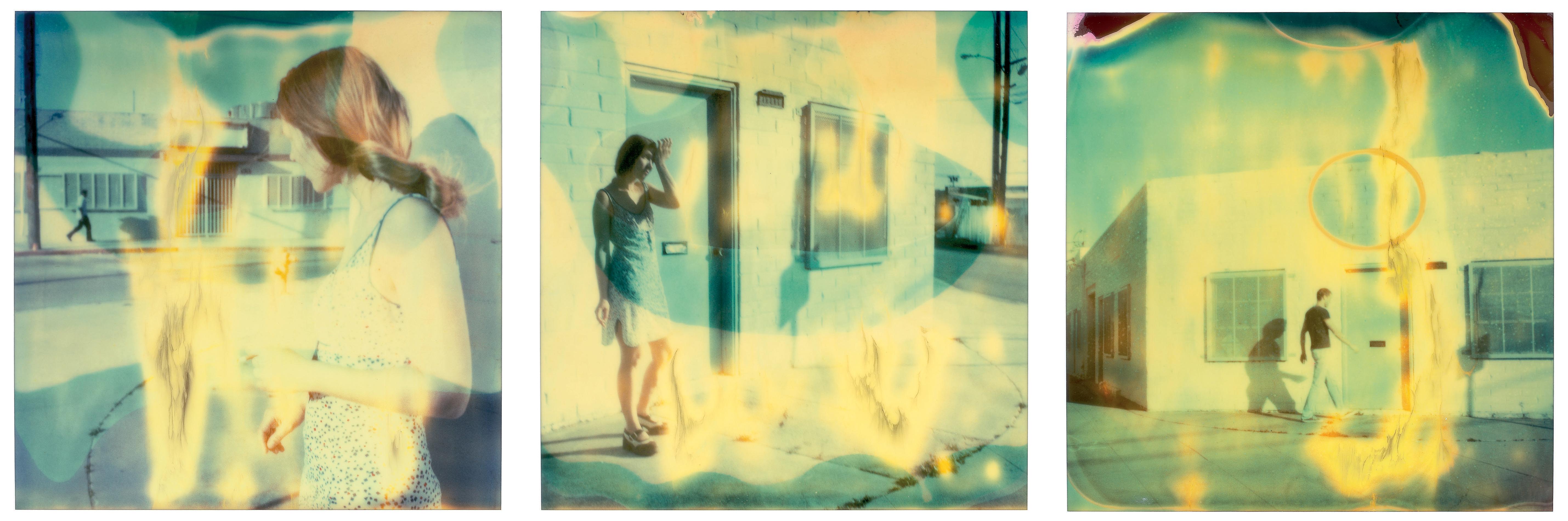 Stefanie Schneider Landscape Photograph – Streetcorner (Größer als Paradies)  Contemporary, Frau, Polaroid, Traum