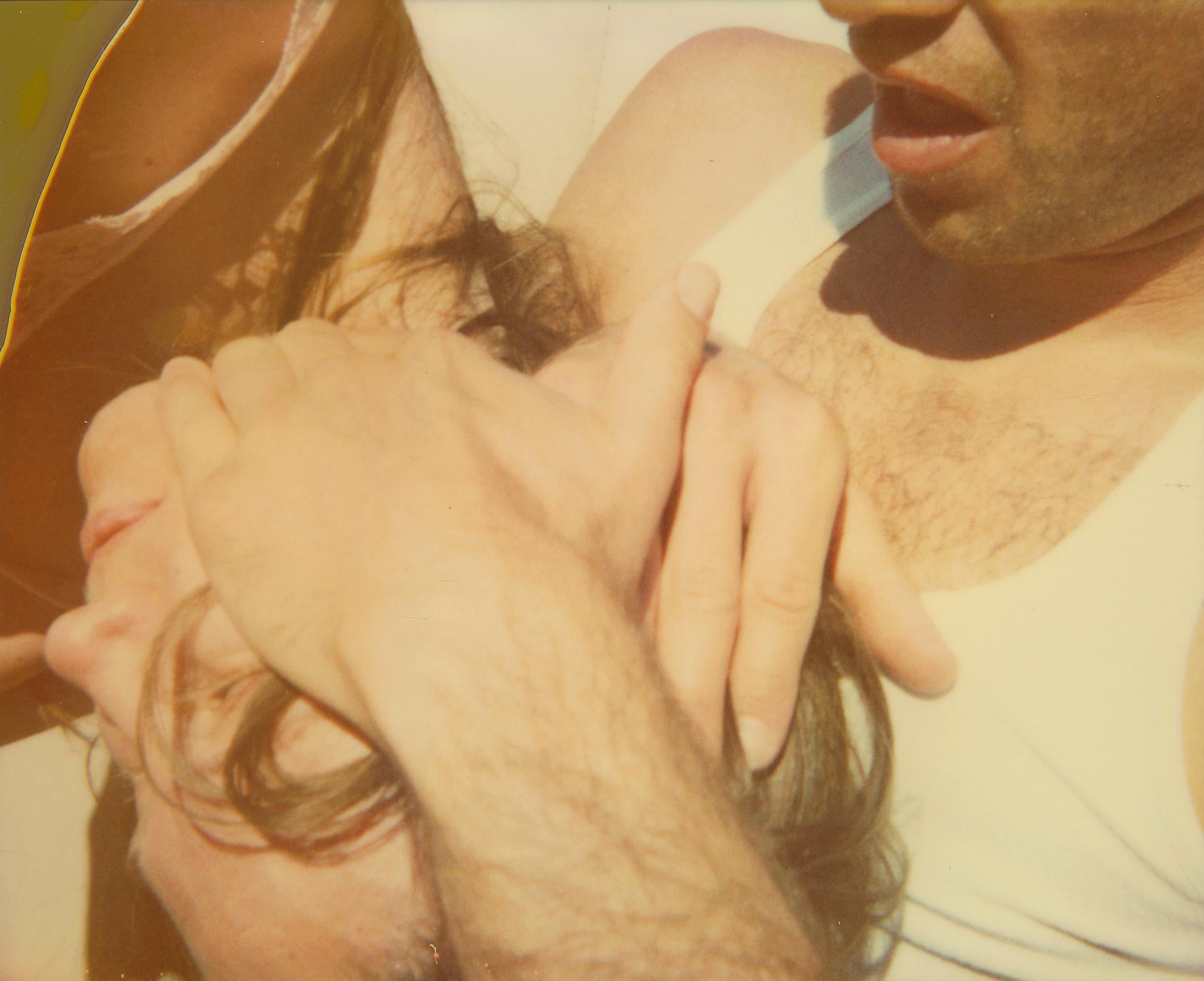 Sucking / Brushing (Bezugsbürsten) – Polaroid, Zeitgenössisch, 21. Jahrhundert, Farbe (Beige), Color Photograph, von Stefanie Schneider