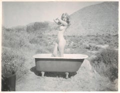 Sundays (Heavenly Falls) - Contemporain, 21e siècle, Polaroid, Nu