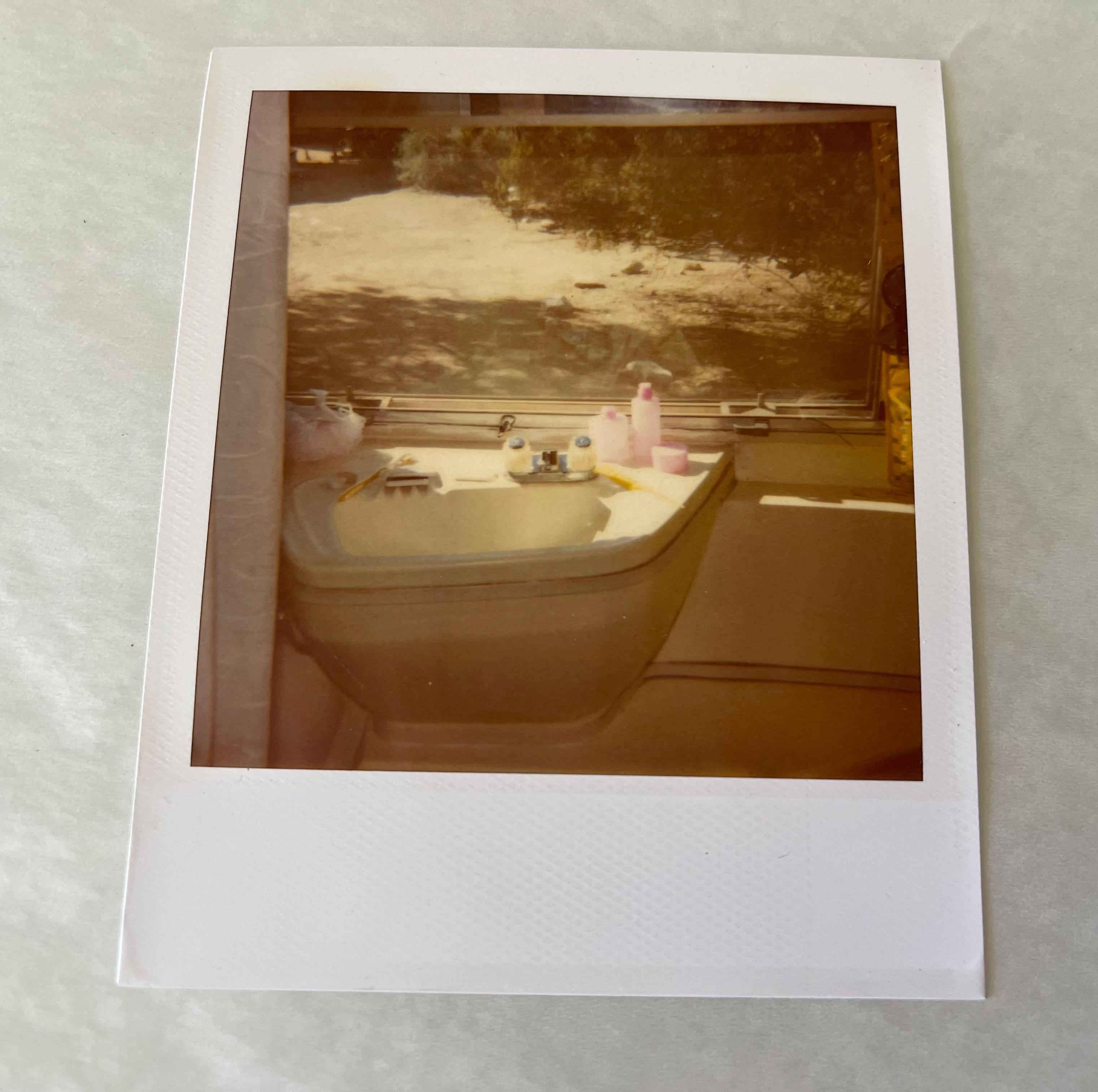 Coucher de soleil (Sidewinder) - 2006

Polaroid - Pièce unique 1/1, 
8,8 x 7,5 cm (zone d'image)
10,6 x 8,6 cm (y compris le cadre Polaroid blanc)
Inv. d'artiste #23636. 
Signé au verso. 
Non monté. 

Les situations scintillantes de Stefanie
