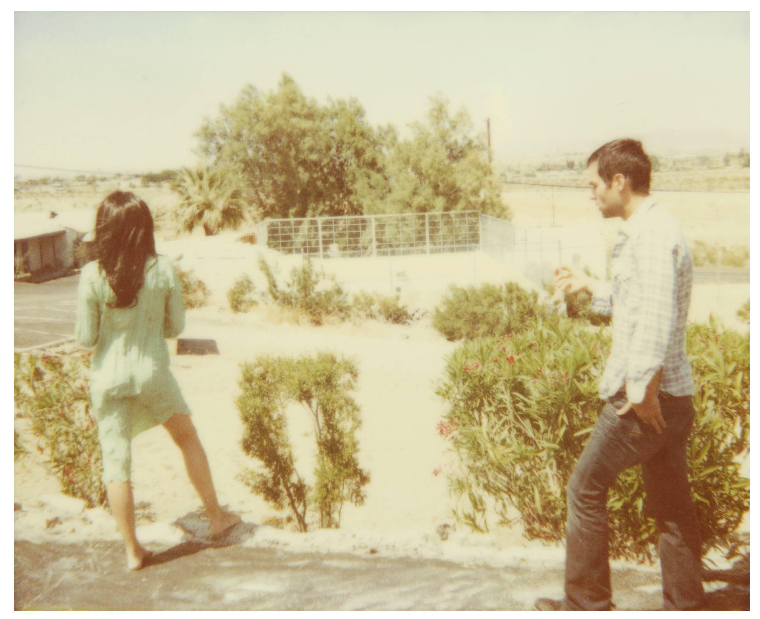 Color Photograph di Stefanie Schneider - The Argument - La principessa e il suo amante (29 Palms, CA) - Saldi di fine estate