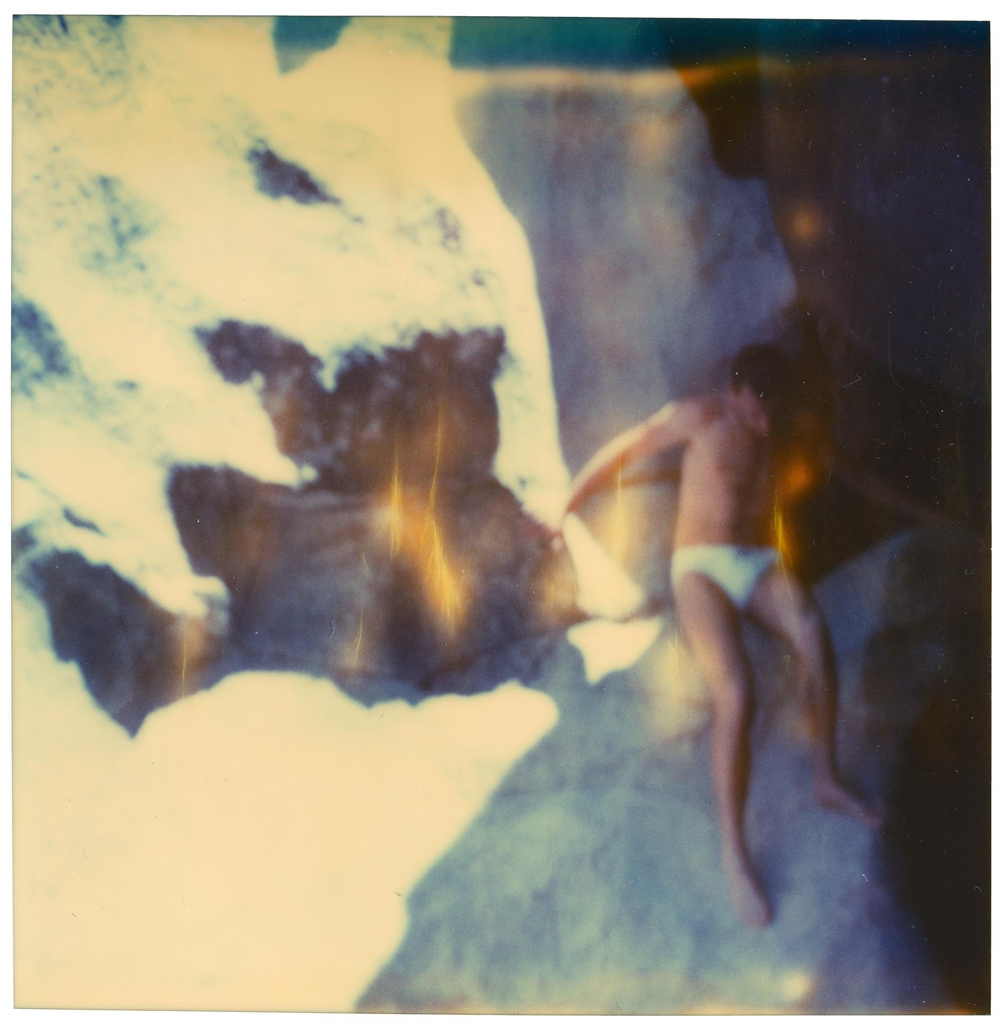 Stefanie Schneider Figurative Photograph – The Cave 01 – Planet der Affen 09 – 21. Jahrhundert, Polaroid, Abstrakt