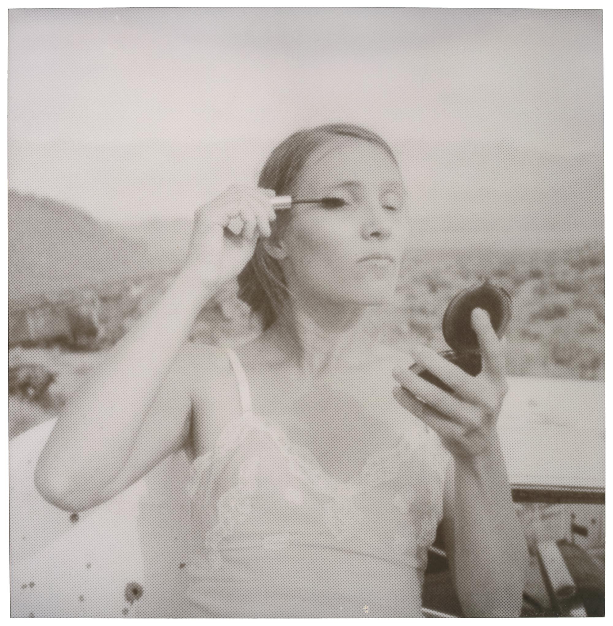 Color Photograph di Stefanie Schneider - La danza (Terre desolate) - XXI secolo, Polaroid, Figurativo, Contemporaneo