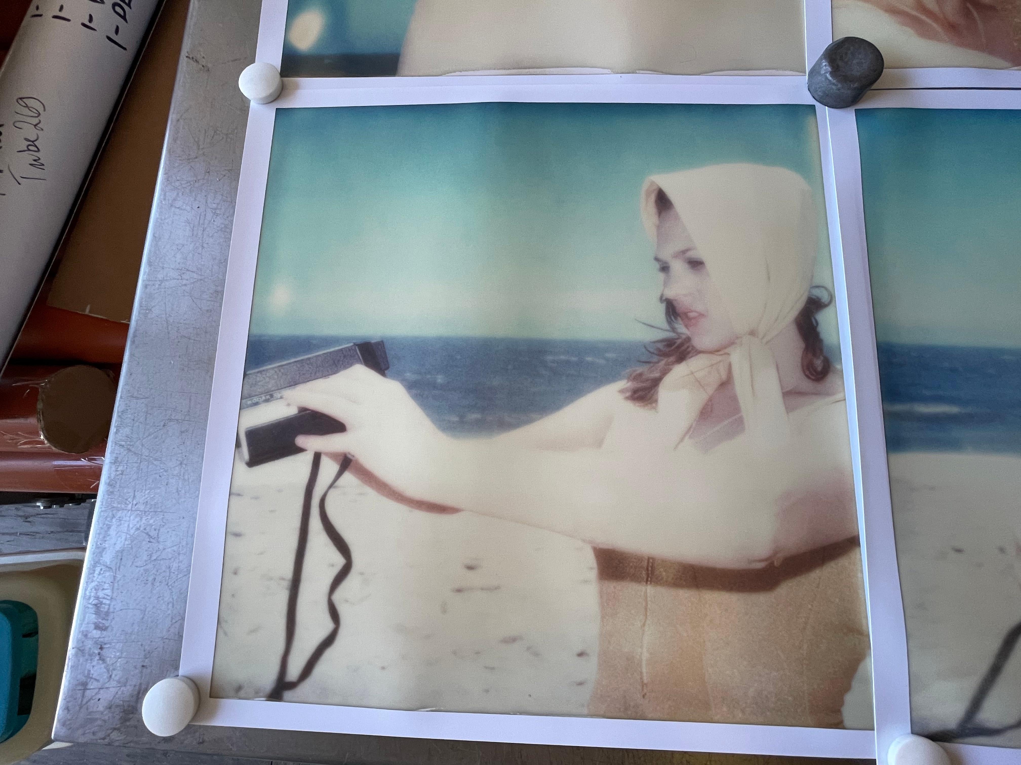 Die Diva und der Junge (Beachshoot) – 9 Stücke – Polaroid, Vintage, Zeitgenössisch im Angebot 6
