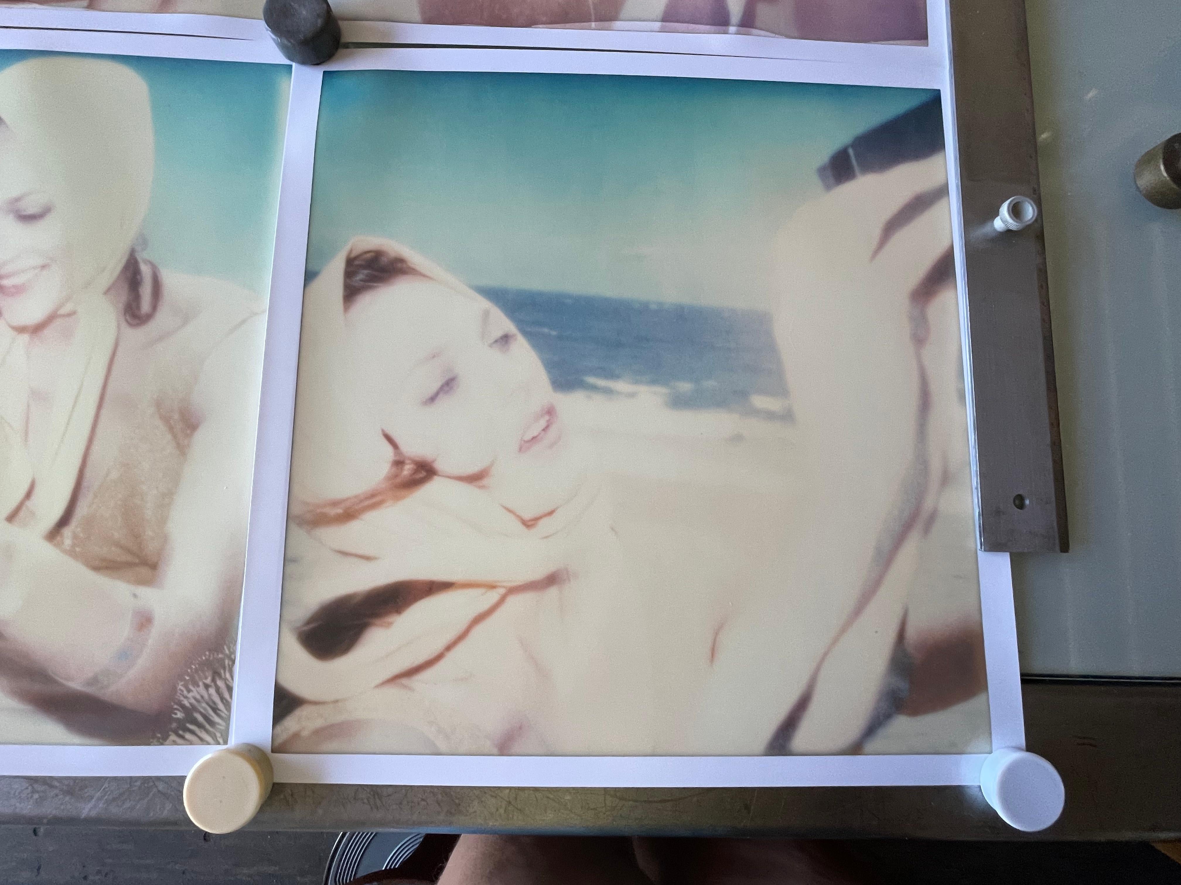 Die Diva und der Junge (Beachshoot) – 9 Stücke – Polaroid, Vintage, Zeitgenössisch im Angebot 8