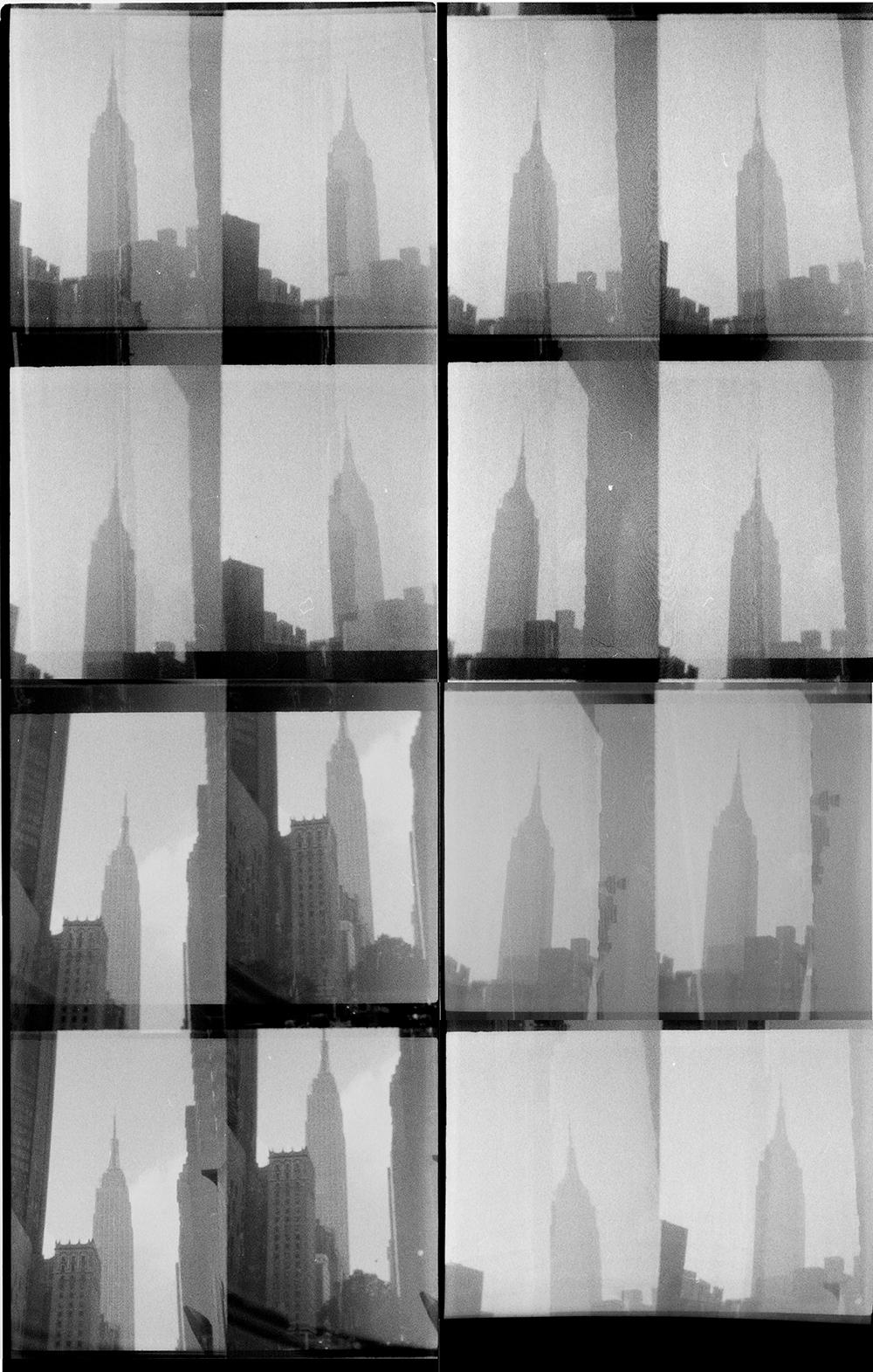 Stefanie Schneider Color Photograph – The Empire (Rückseite der Liebe) – Empire State Building, New York, Landschaft