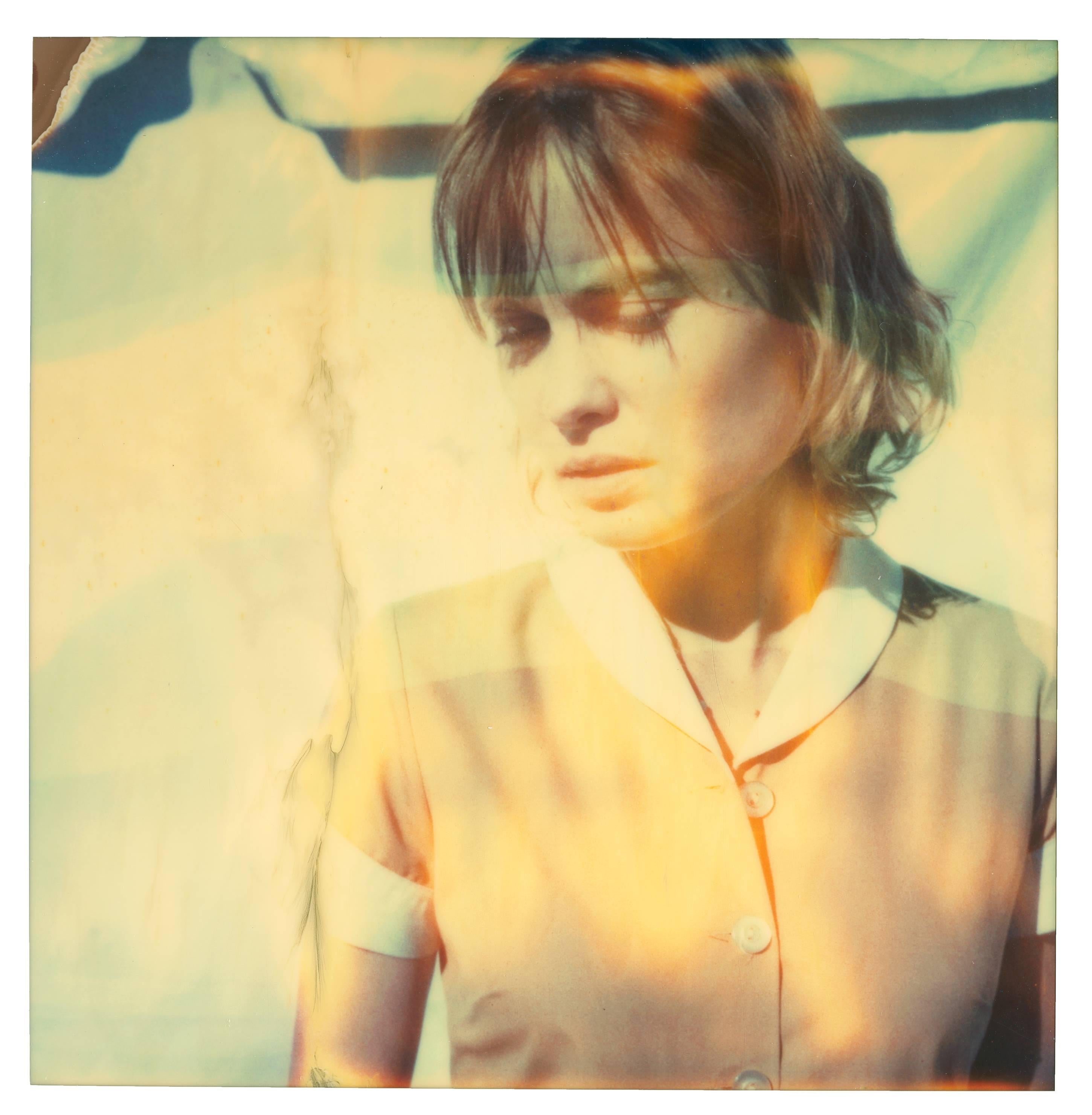 El sueño de la mujer del granjero - díptico, analógico, basado en dos Polaroids - Photograph Contemporáneo de Stefanie Schneider
