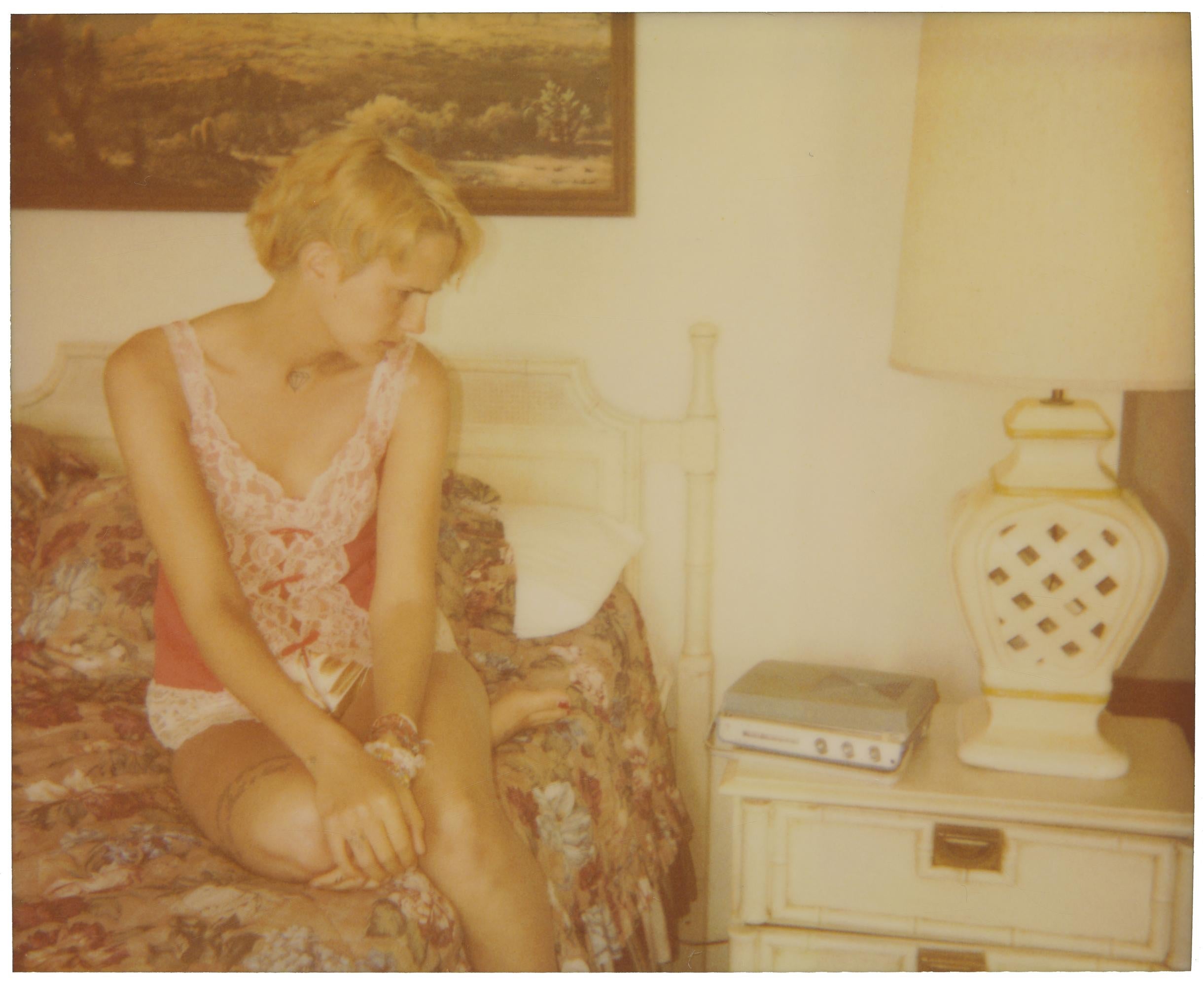 (La fille derrière la palissade blanche)