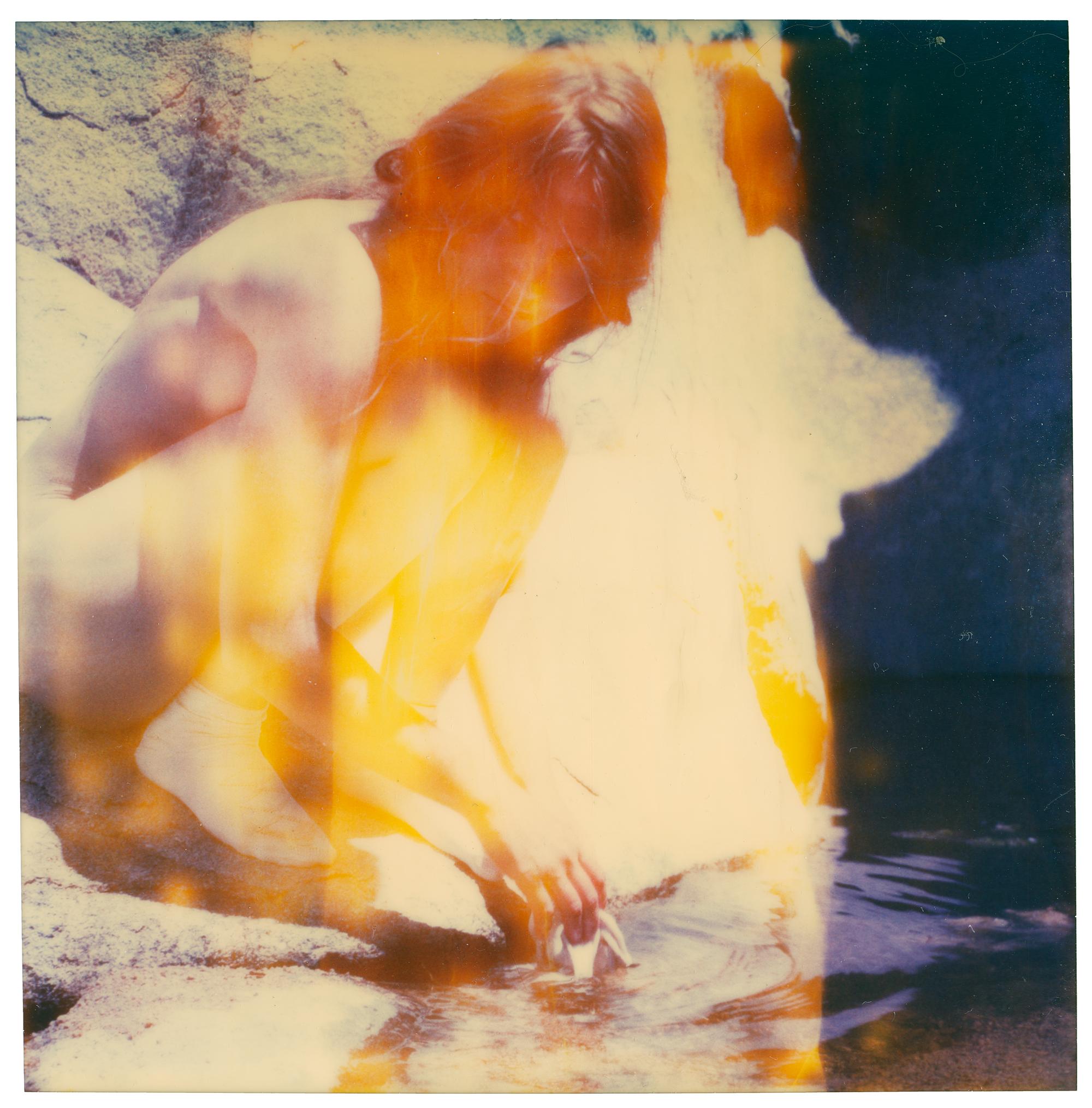 Color Photograph di Stefanie Schneider - La ragazza - Il pianeta delle scimmie 09 - 21° secolo, Polaroid, Astratto