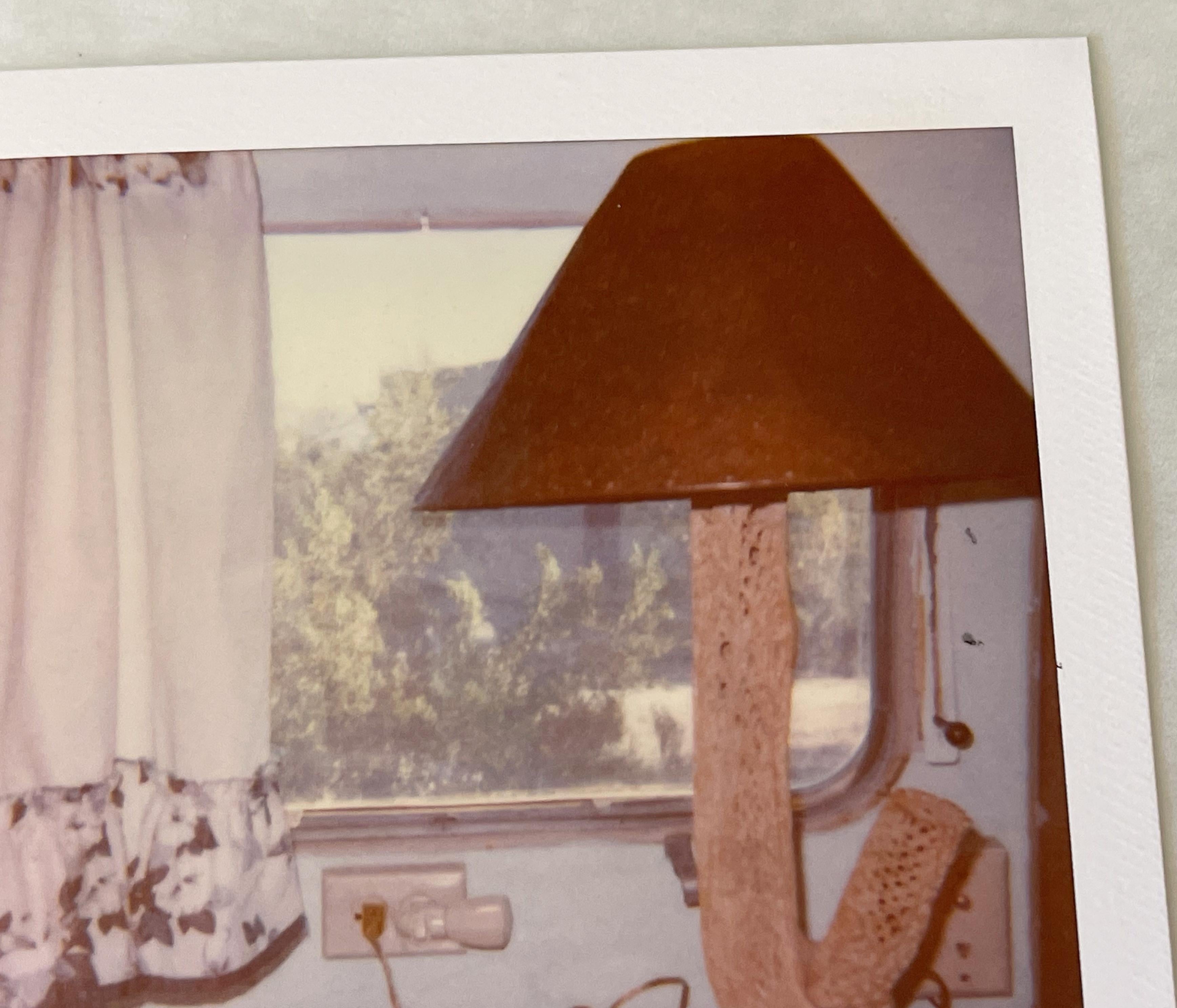 La lampe (Sidewinder) - 2006

Polaroid - Pièce unique 1/1, 
8,8 x 7,5 cm (zone d'image)
10,6 x 8,6 cm (y compris le cadre Polaroid blanc)
Inv. d'artiste #23637. 
Signé au verso. 
Non monté. 

Les situations scintillantes de Stefanie Schneider se