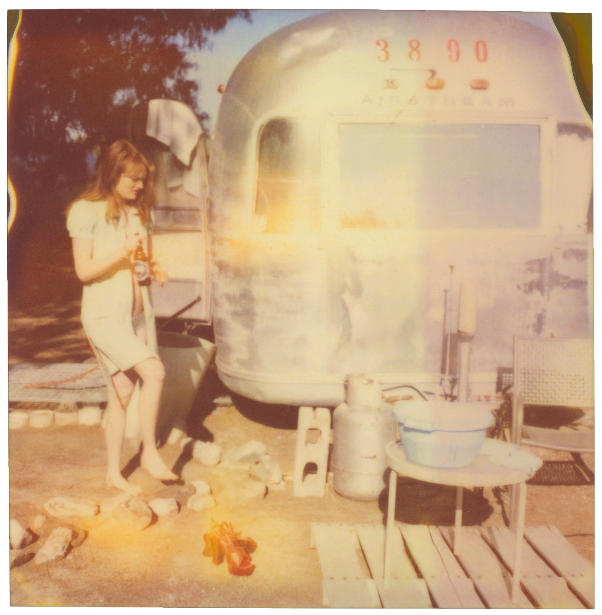 Color Photograph Stefanie Schneider - The Morning After (Till Death do us Part) - Contemporain, Polaroid, Femmes