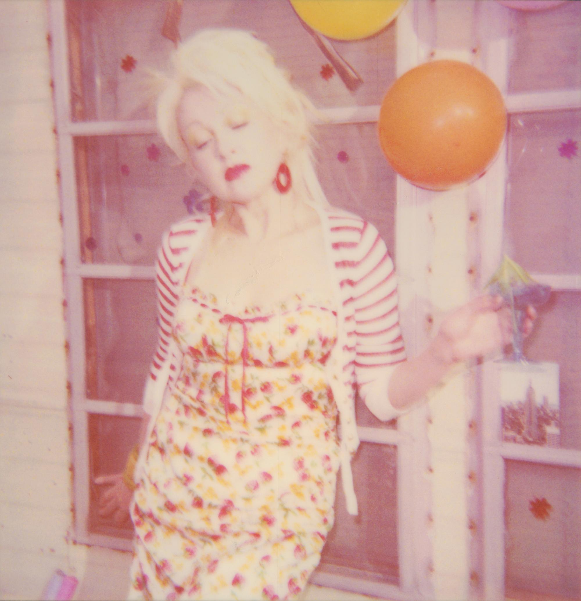 Stefanie Schneider Portrait Photograph – The Party is over (Cyndi Lauper) – Plattencover-Shooting