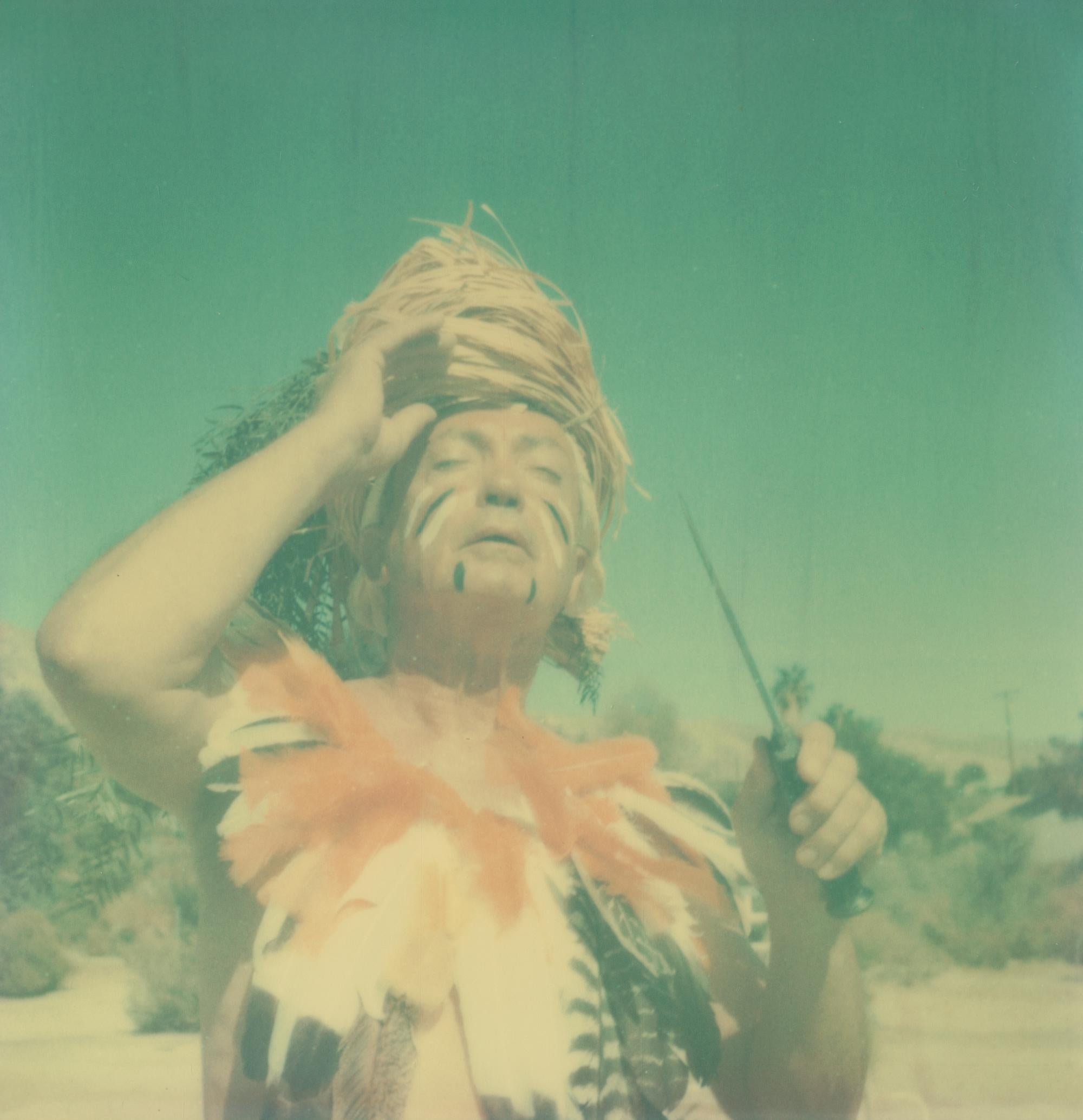 Portrait Photograph Stefanie Schneider - La rivière (La fille derrière la palissade blanche)