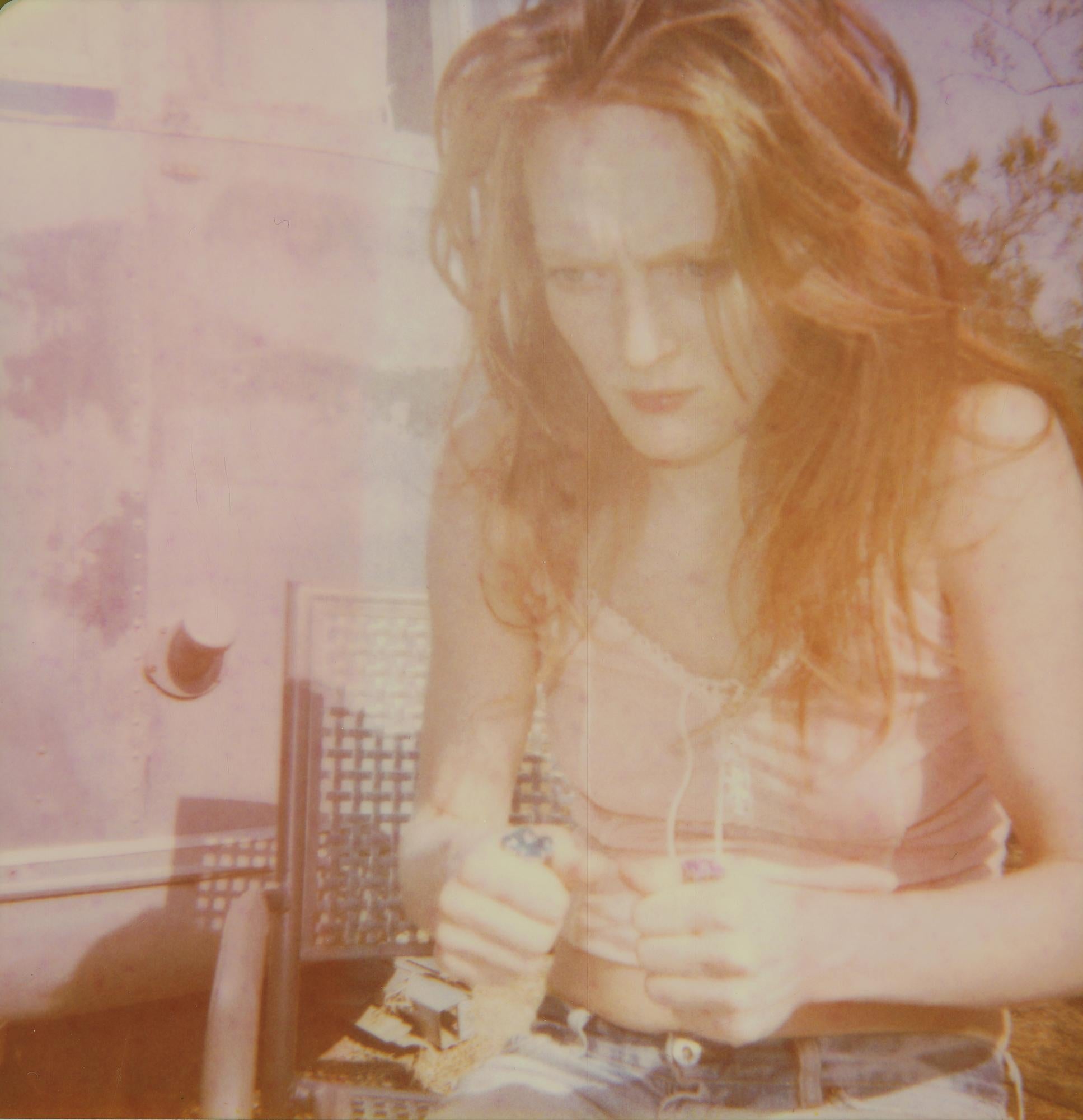 Portrait Photograph di Stefanie Schneider - Le lacrime che abbiamo pianto (Finché morte non ci separi) - Contemporaneo, Polaroid, Figurativo