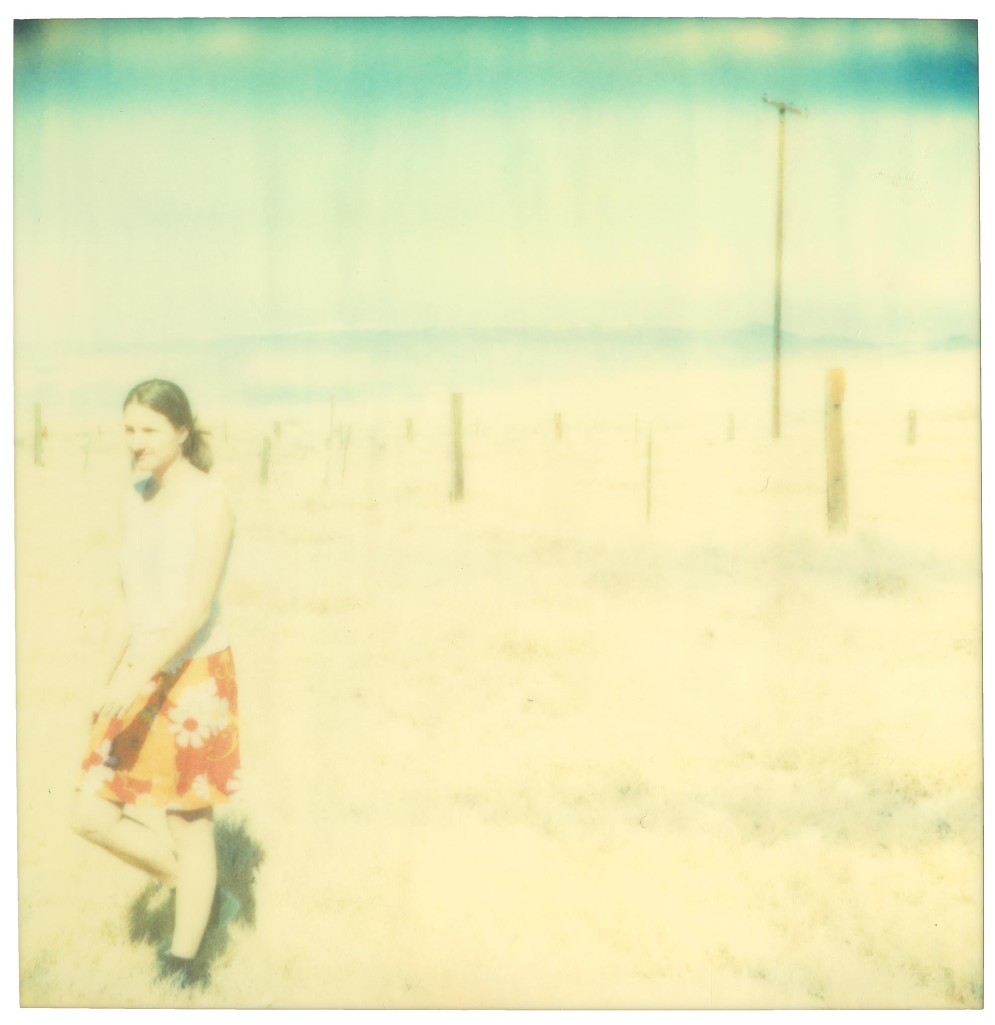 Landscape Photograph di Stefanie Schneider - Tre ragazze V (Ultimo spettacolo)
