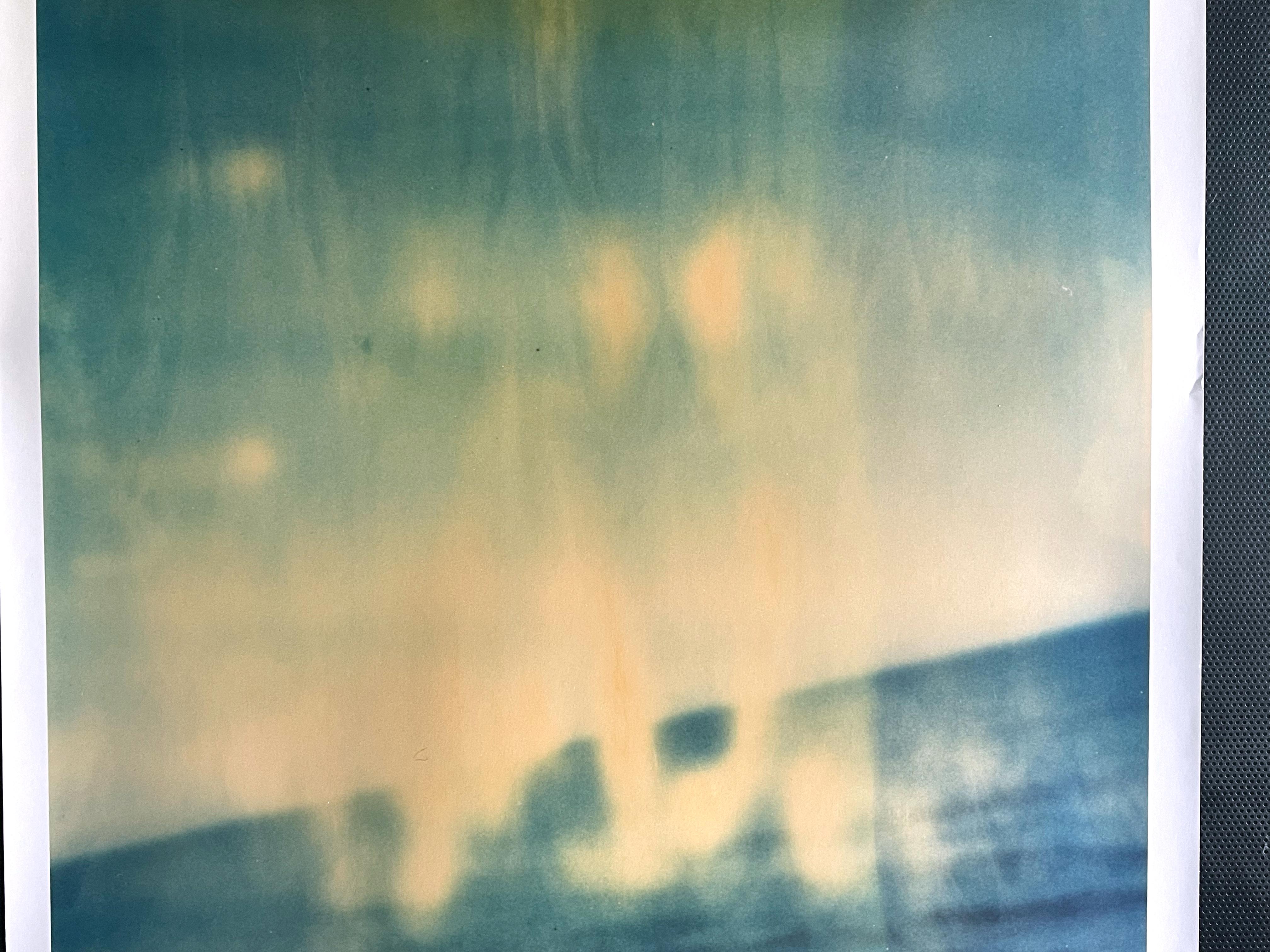 Tilted (Zuma Beach) - Fotografie, Polaroid, Contemporary, Malibu. 21. Jahrhundert – Photograph von Stefanie Schneider