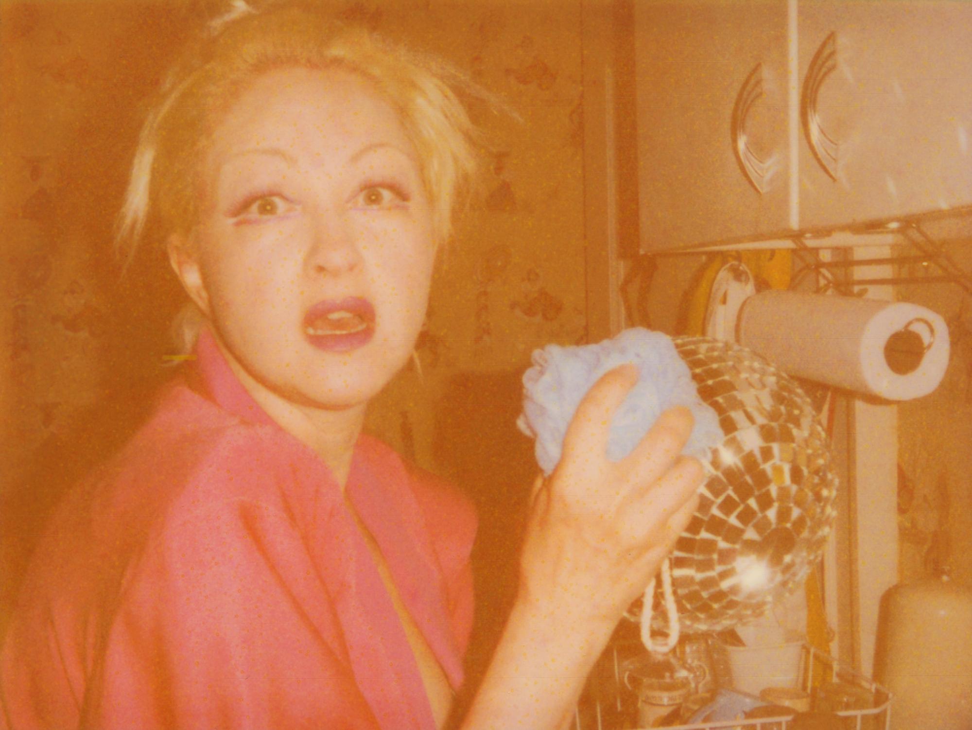 Color Photograph Stefanie Schneider - Le toast est prêt !  (Cyndi Lauper) - photo de la pochette du disque