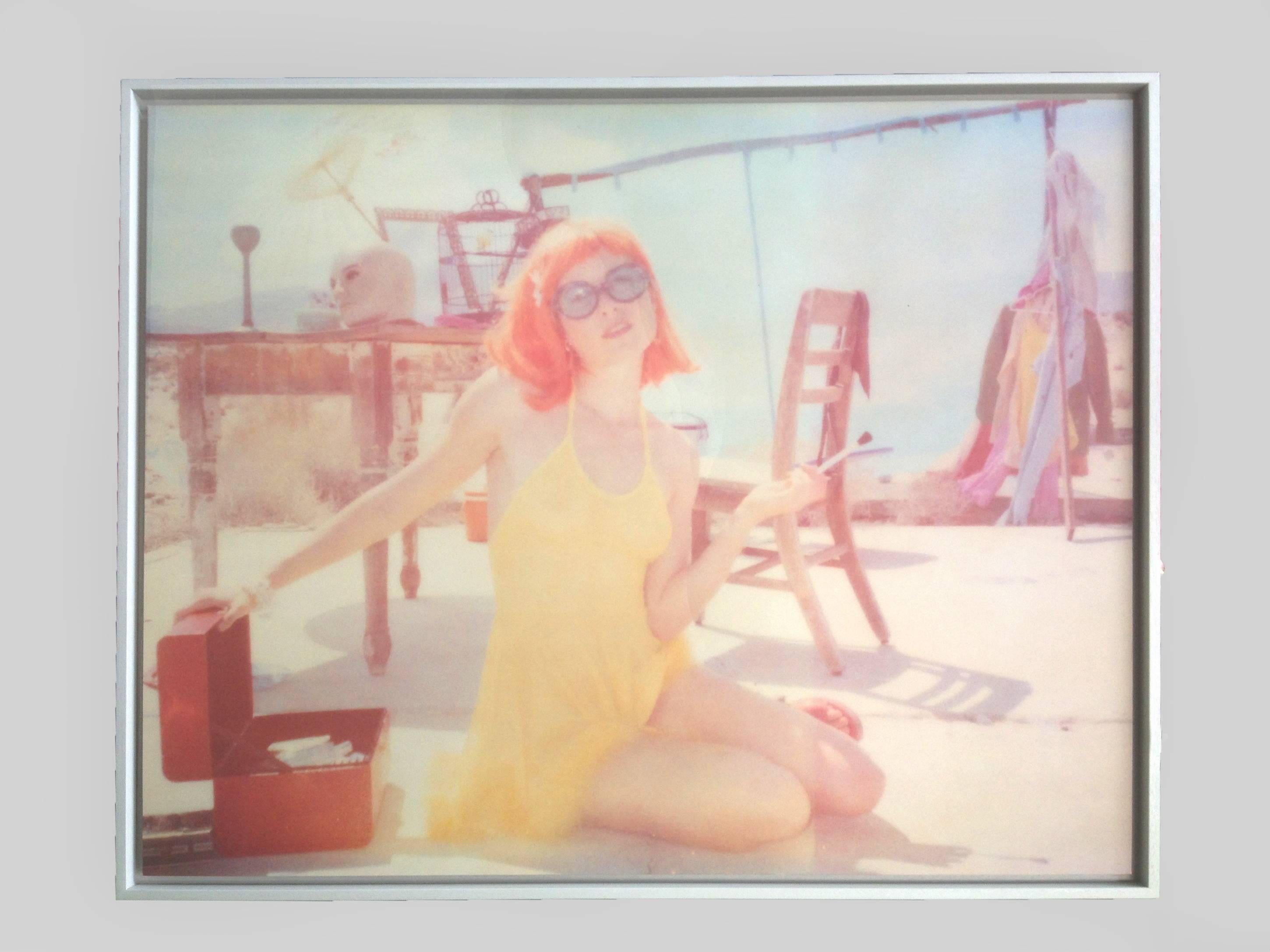 Treasure II (29 Palms, CA) - Polaroïd, encadré, analogique - Marron Portrait Photograph par Stefanie Schneider