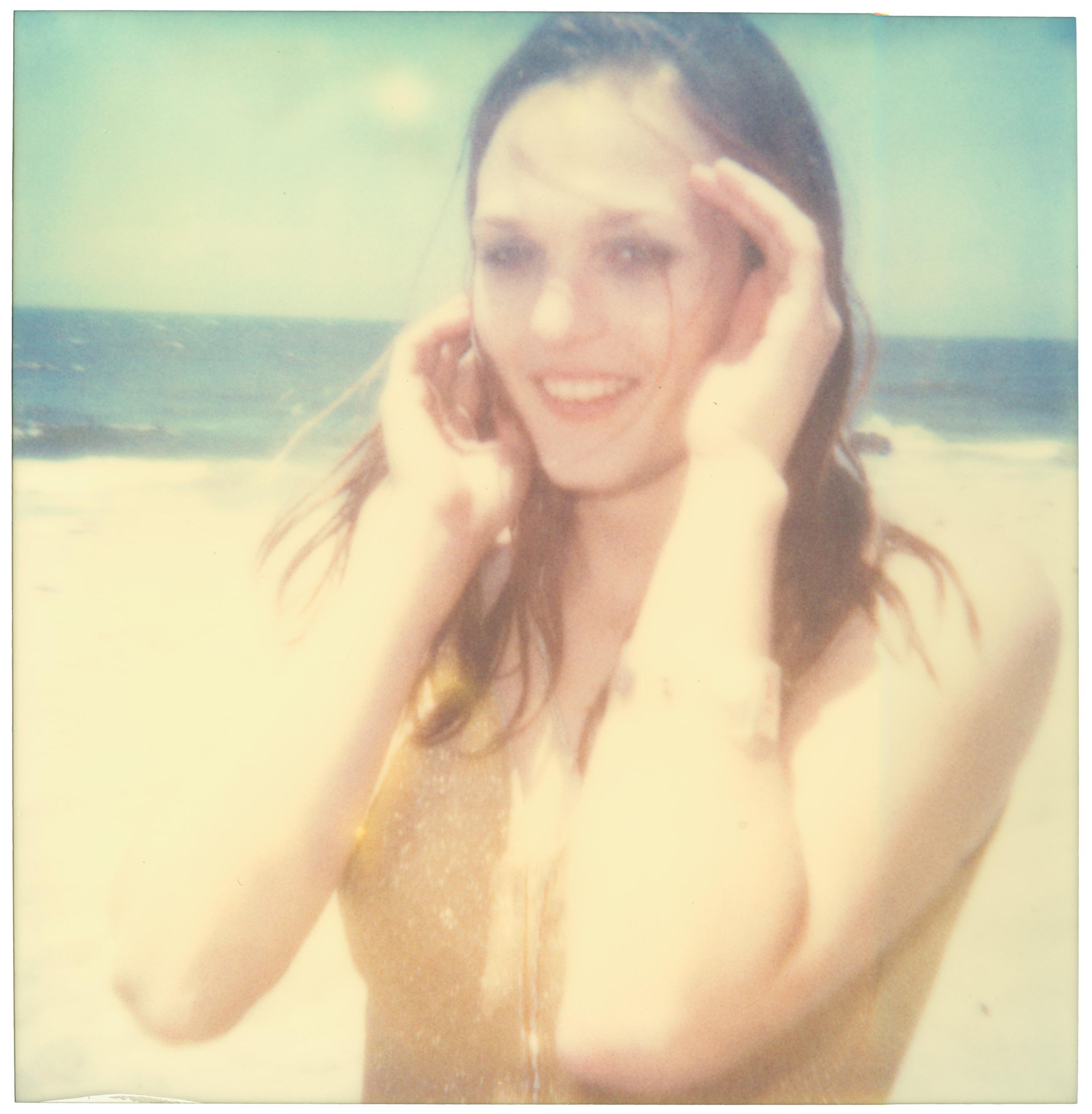 Stefanie Schneider Color Photograph – Wahrhaftig authentisch  (Beachshoot) - Polaroid, Contemporary