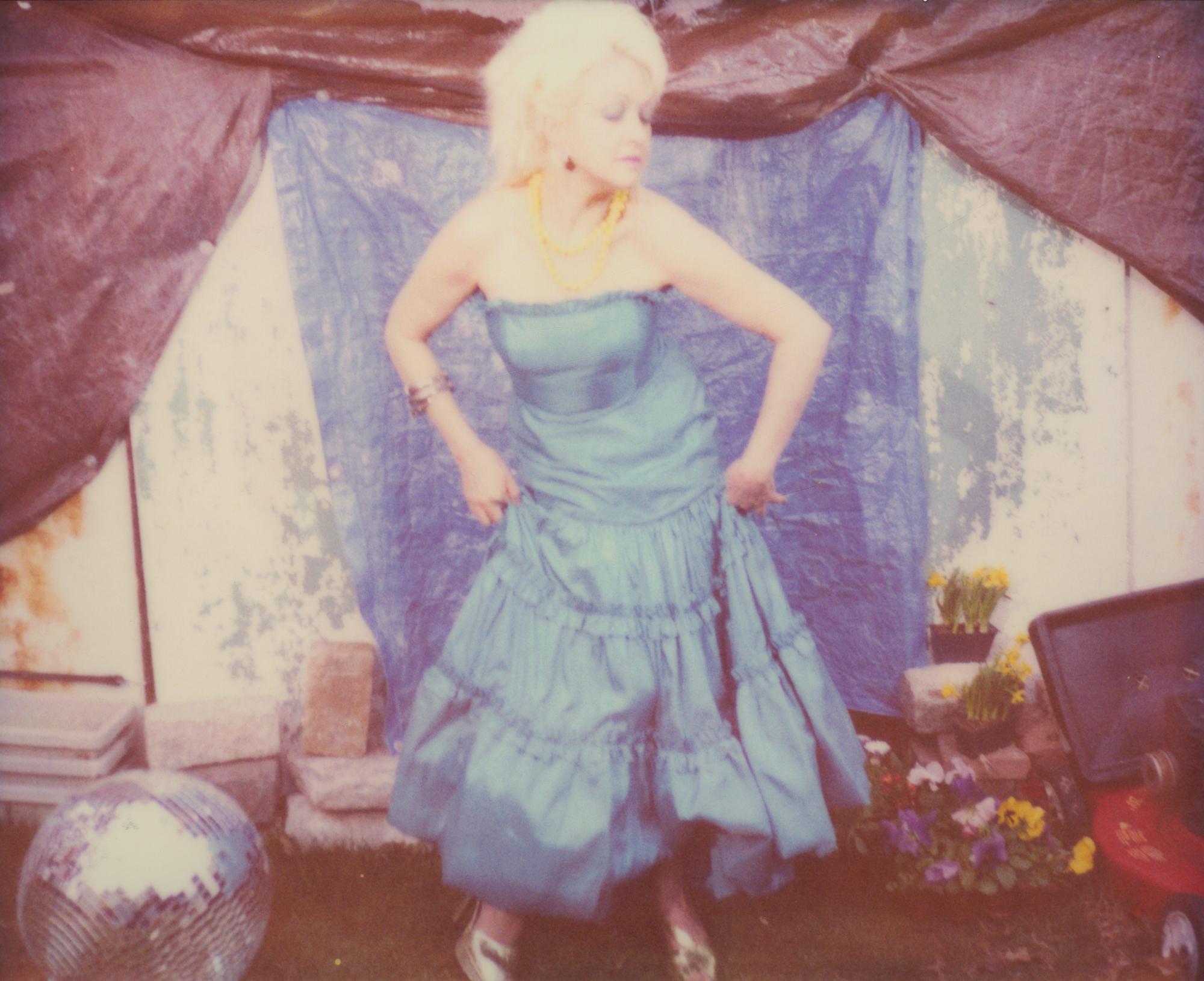 Stefanie Schneider Figurative Photograph – Under the Influence (Cyndi Lauper) – Plattencover-Shooting
