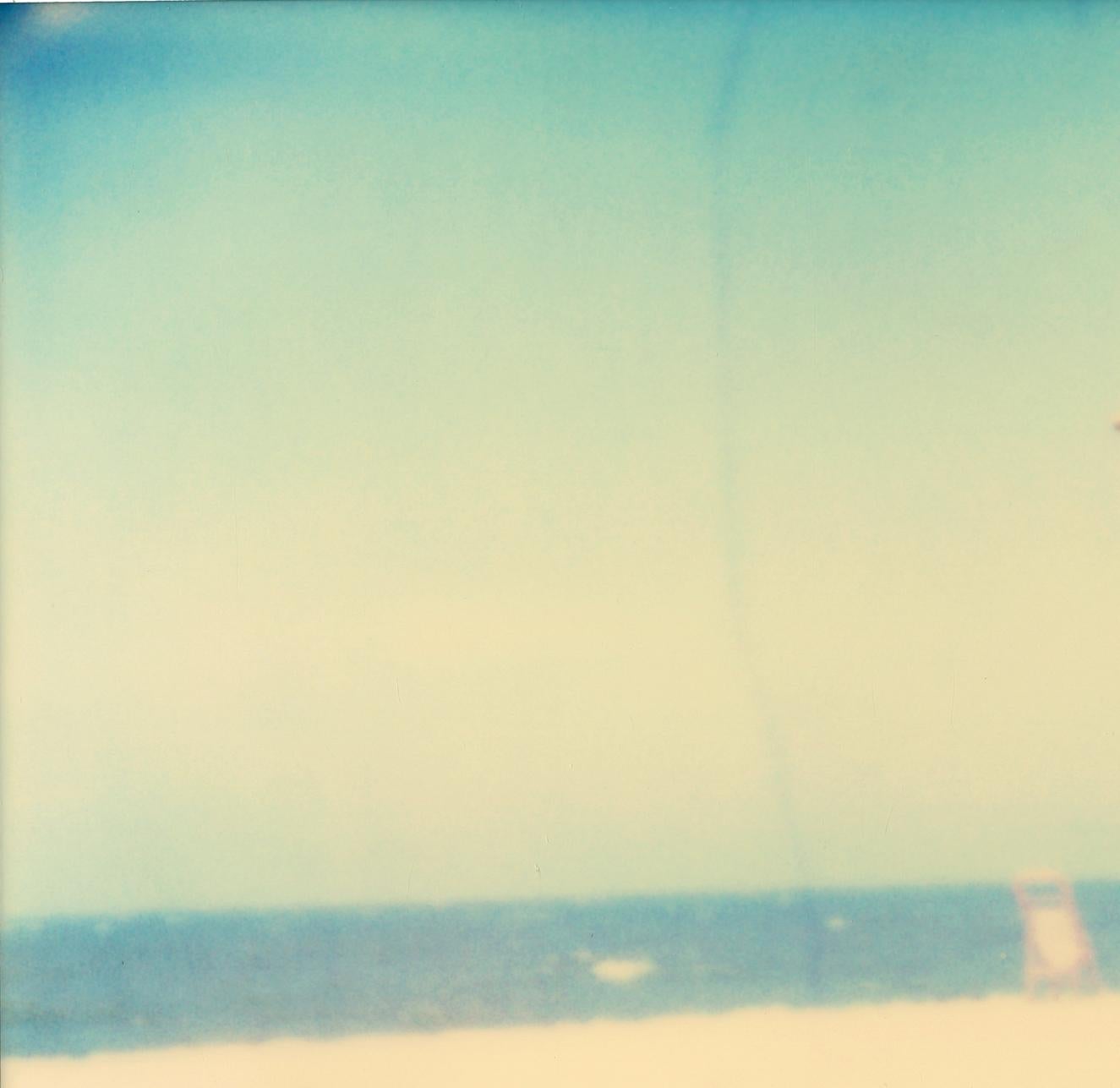 Ohne Titel (Beachshoot) - analog, Polaroid, handgedruckt, Vintage (Beige), Color Photograph, von Stefanie Schneider