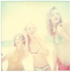 Sans titre (Beachshoot) - analogique, Polaroid, imprimé à la main, vintage