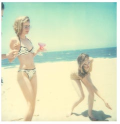 Sans titre (Beachshoot) avec Radha Mitchell - Polaroid, contemporain, femmes