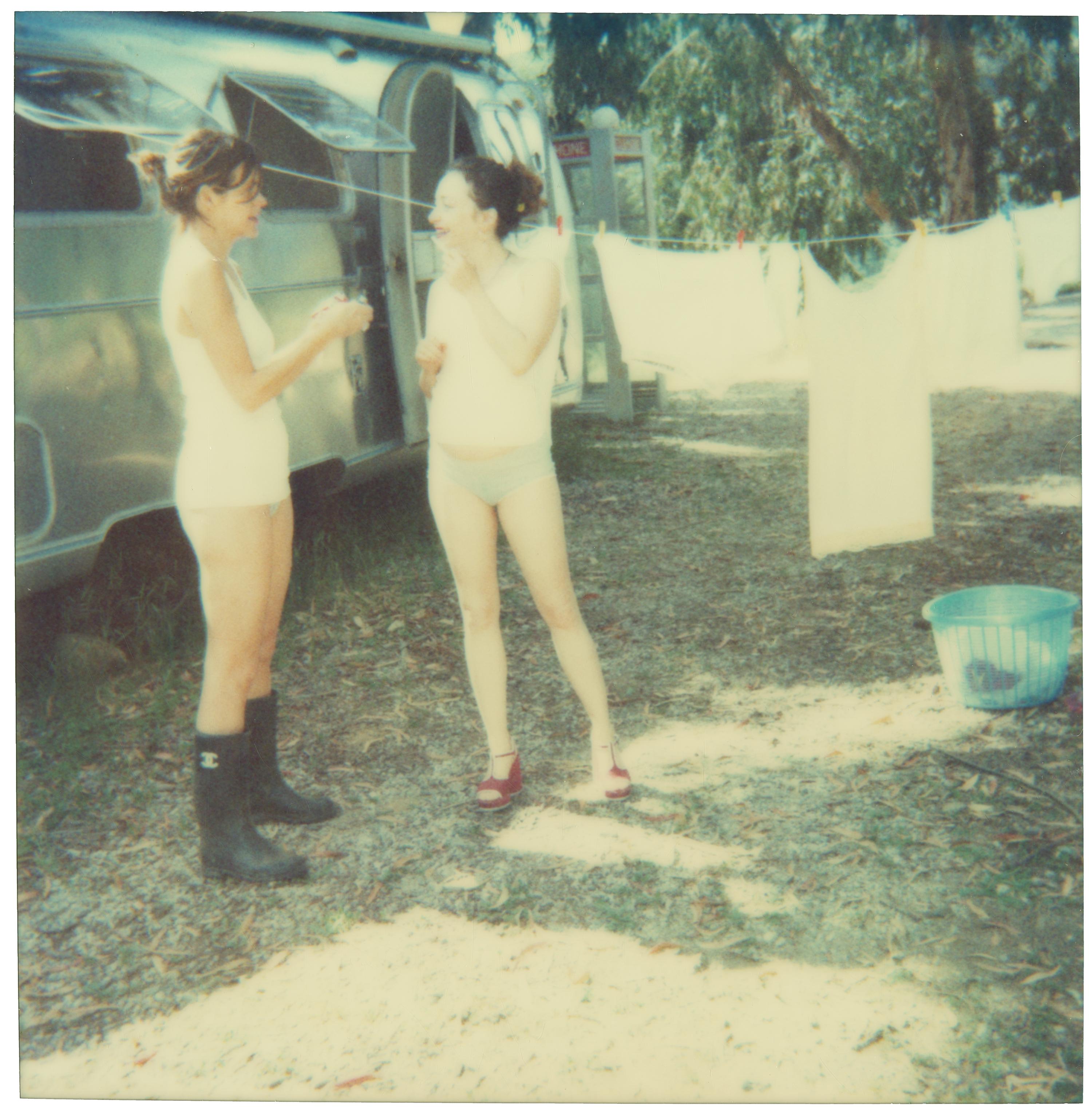 Ohne Titel (Cathy und Shannon) - Zeitgenössisch, 21. Jahrhundert, Polaroid