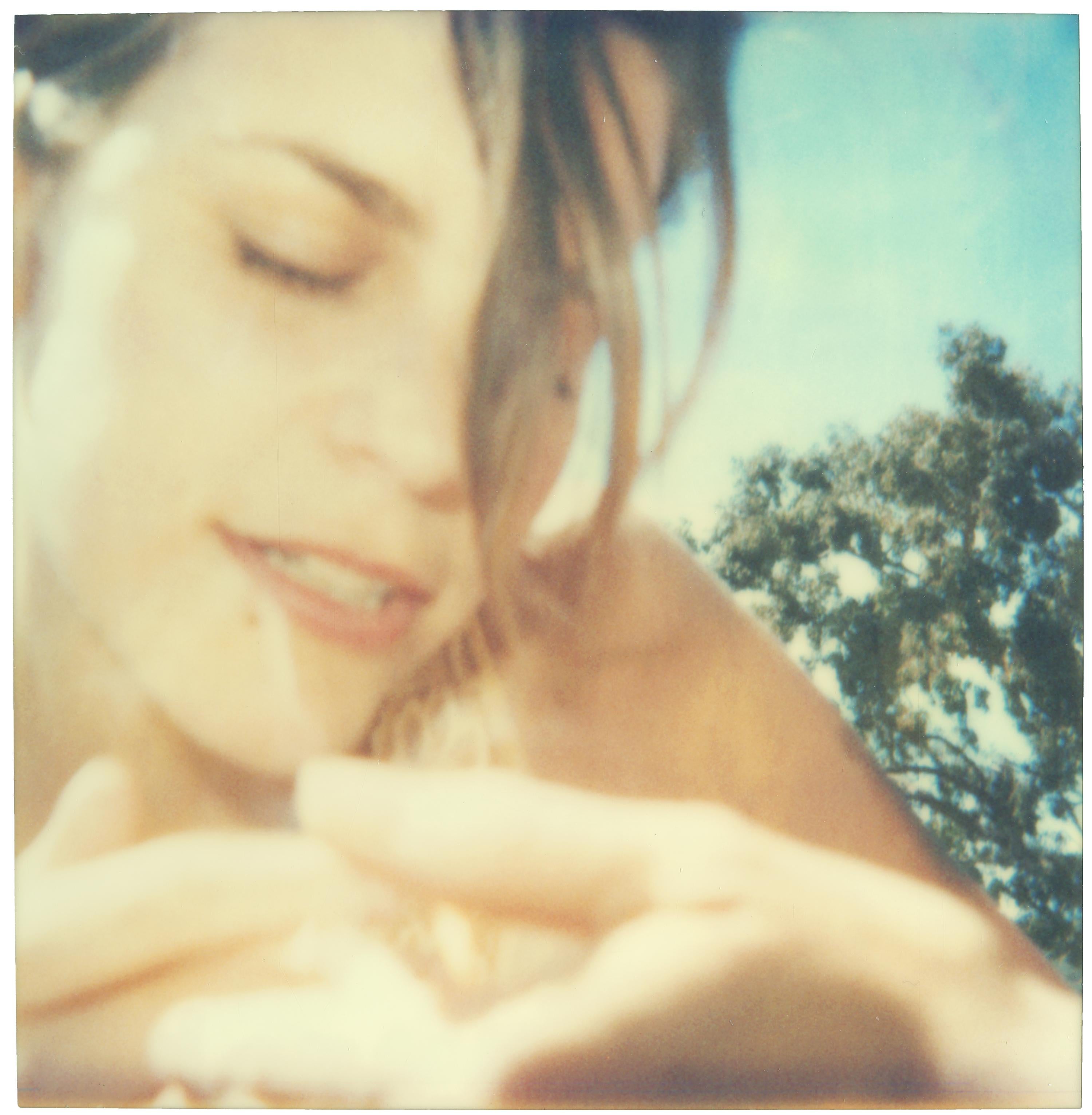 Portrait Photograph de Stefanie Schneider - Sin título (Cathy y Shannon) - Contemporáneo, Siglo XXI, Polaroid