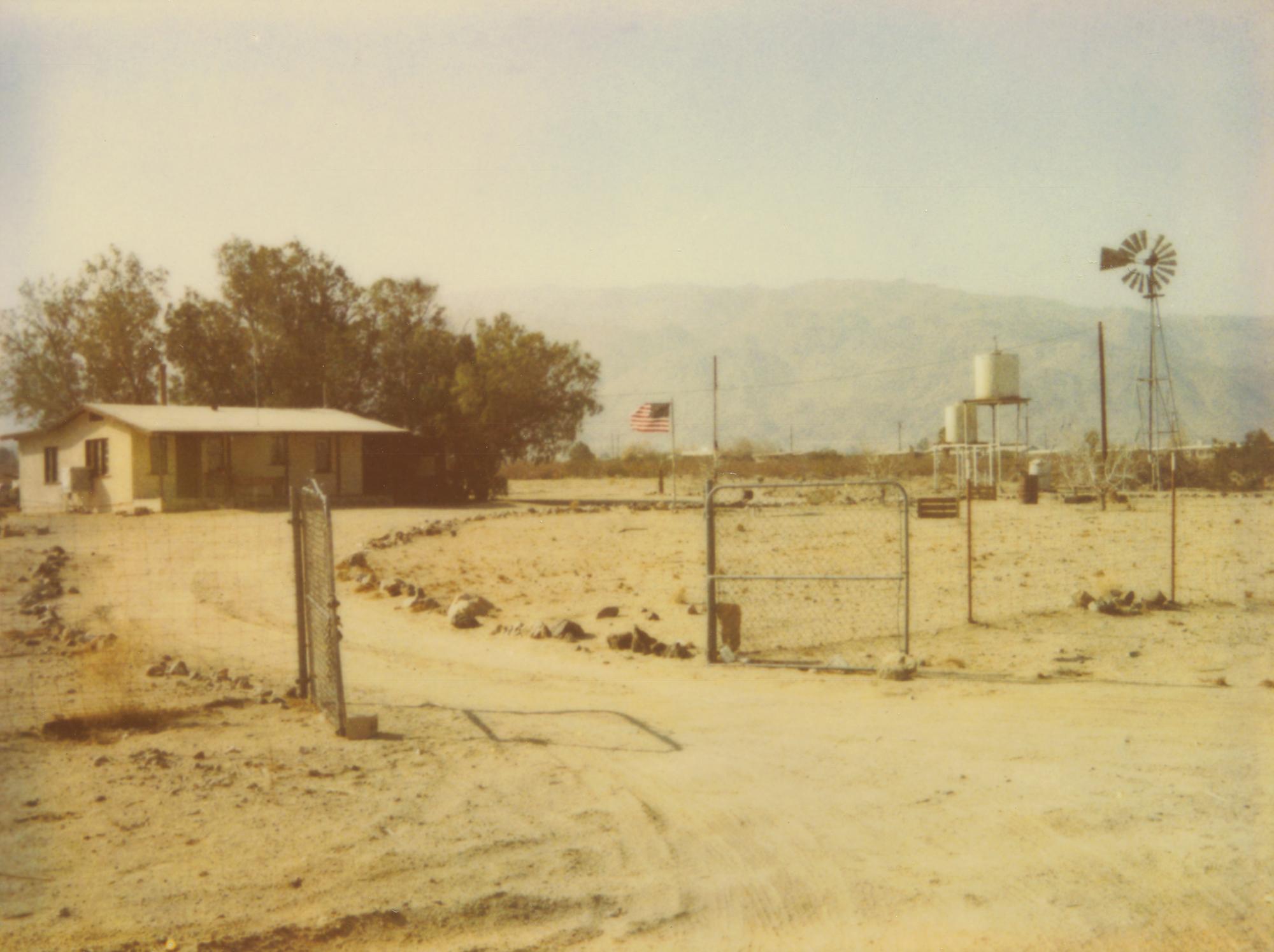 Stefanie Schneider Portrait Photograph – Dust Bowl Farm (American Depression) – analog