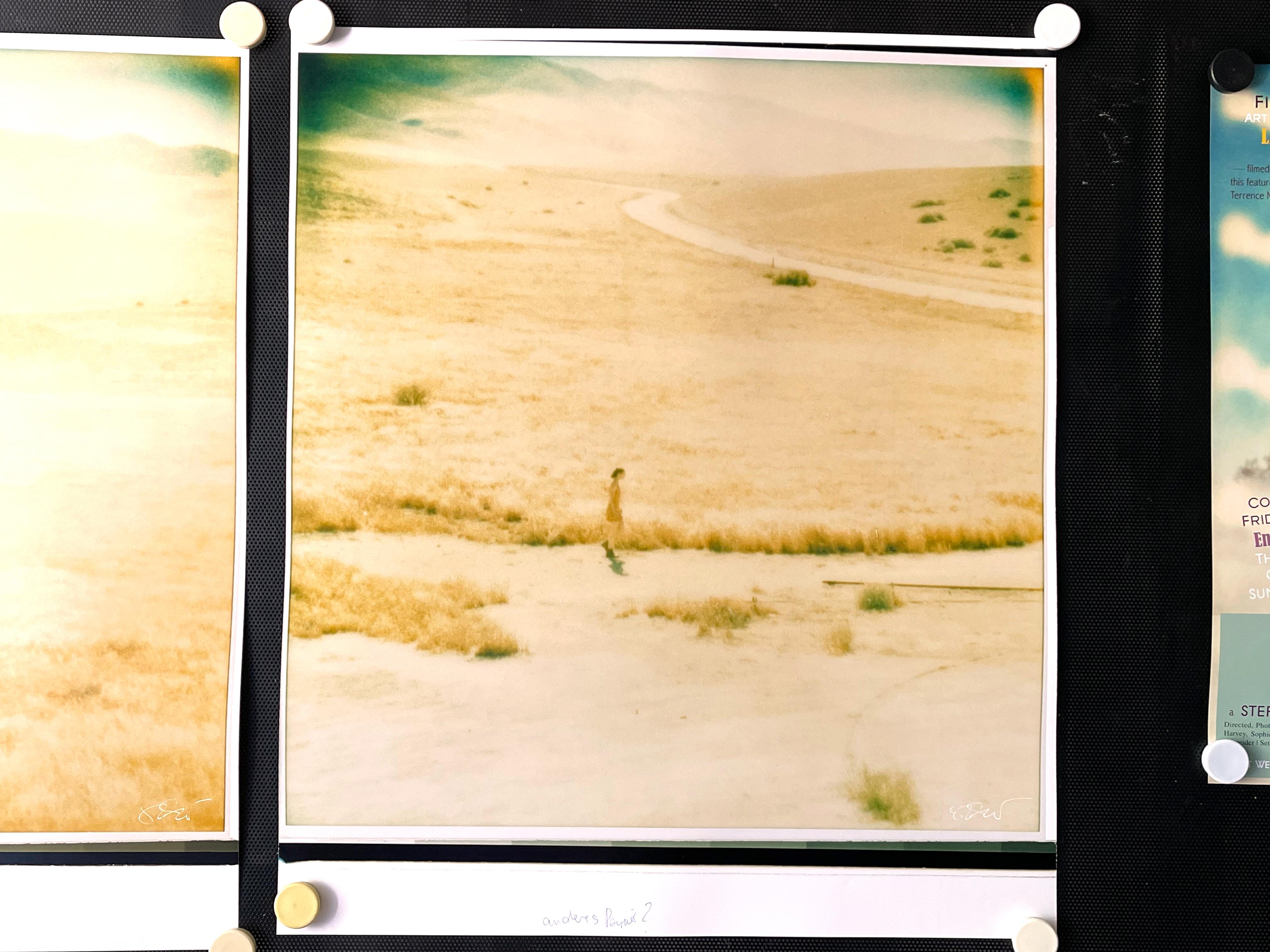 Untitled (Oilfields) - Proof vor dem Druck, signiert auf der Vorderseite (Orange), Color Photograph, von Stefanie Schneider