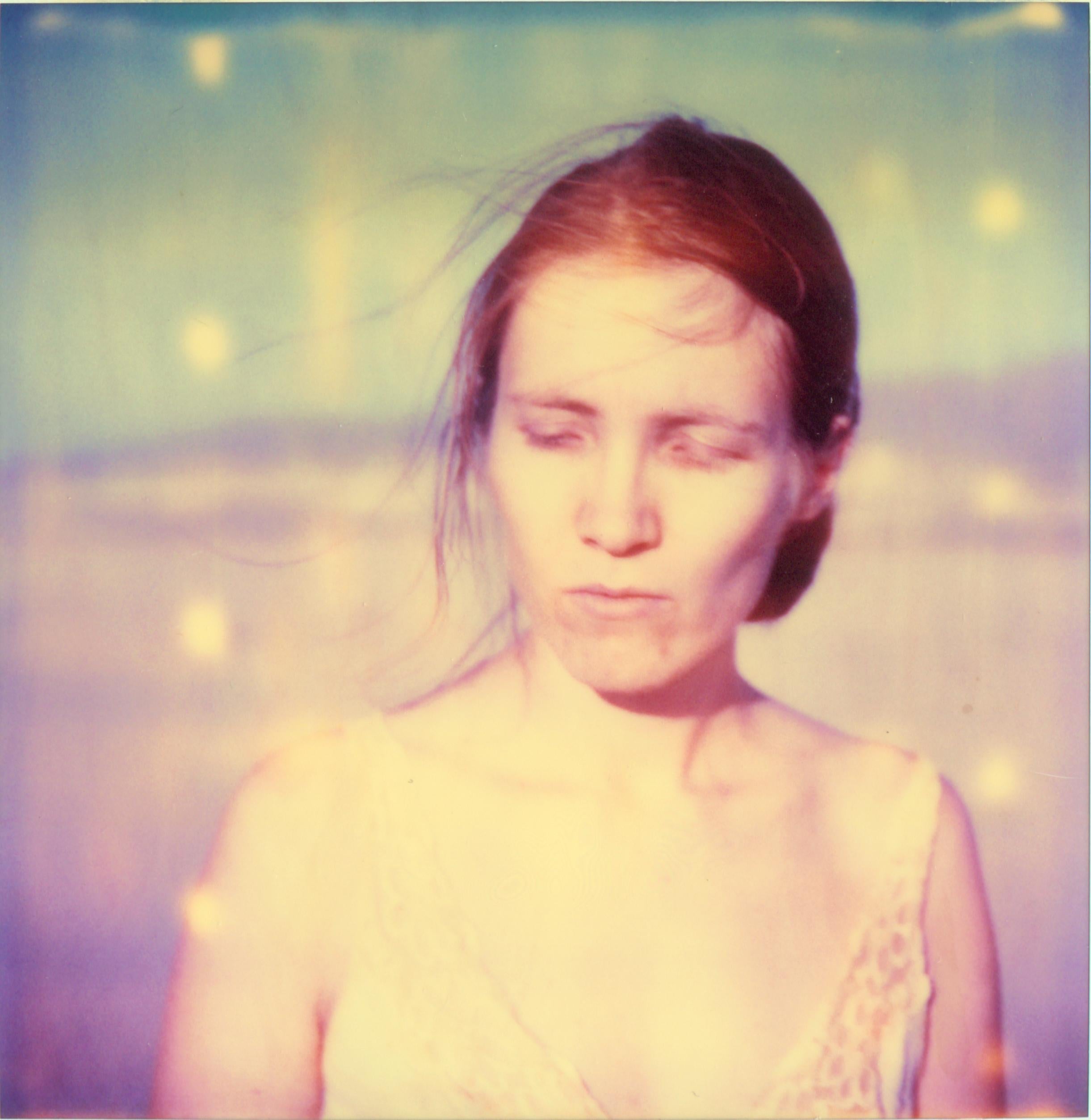 Stefanie Schneider Color Photograph – Ohne Titel (Olancha) - Außergewöhnlicher als Paradies - analoger C-Druck auf einem Polaroid
