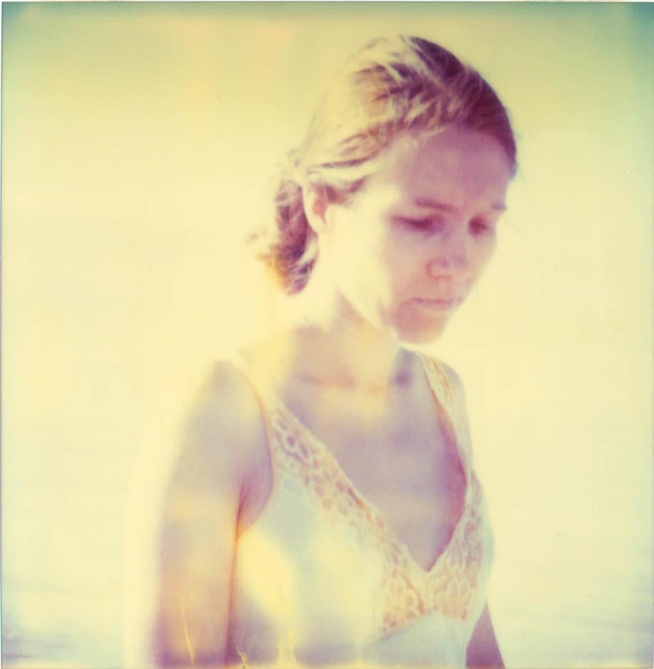 Stefanie Schneider Color Photograph – Ohne Titel (Olancha) - Außergewöhnlicher als Paradies - analoger C-Druck auf einem Polaroid