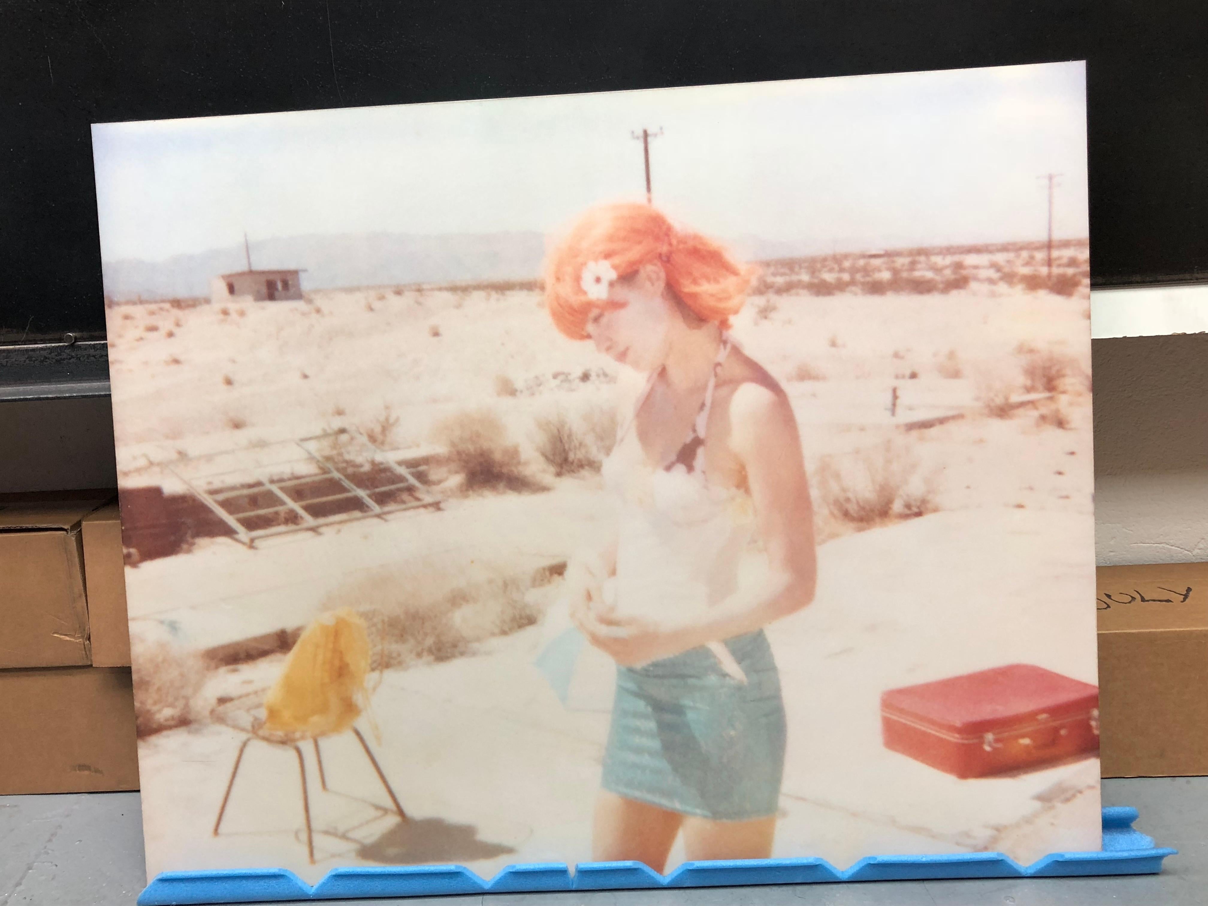 Ohne Titel – Stage of Consciousness (29 Palmen, CA) – analog, montiert (Beige), Portrait Photograph, von Stefanie Schneider