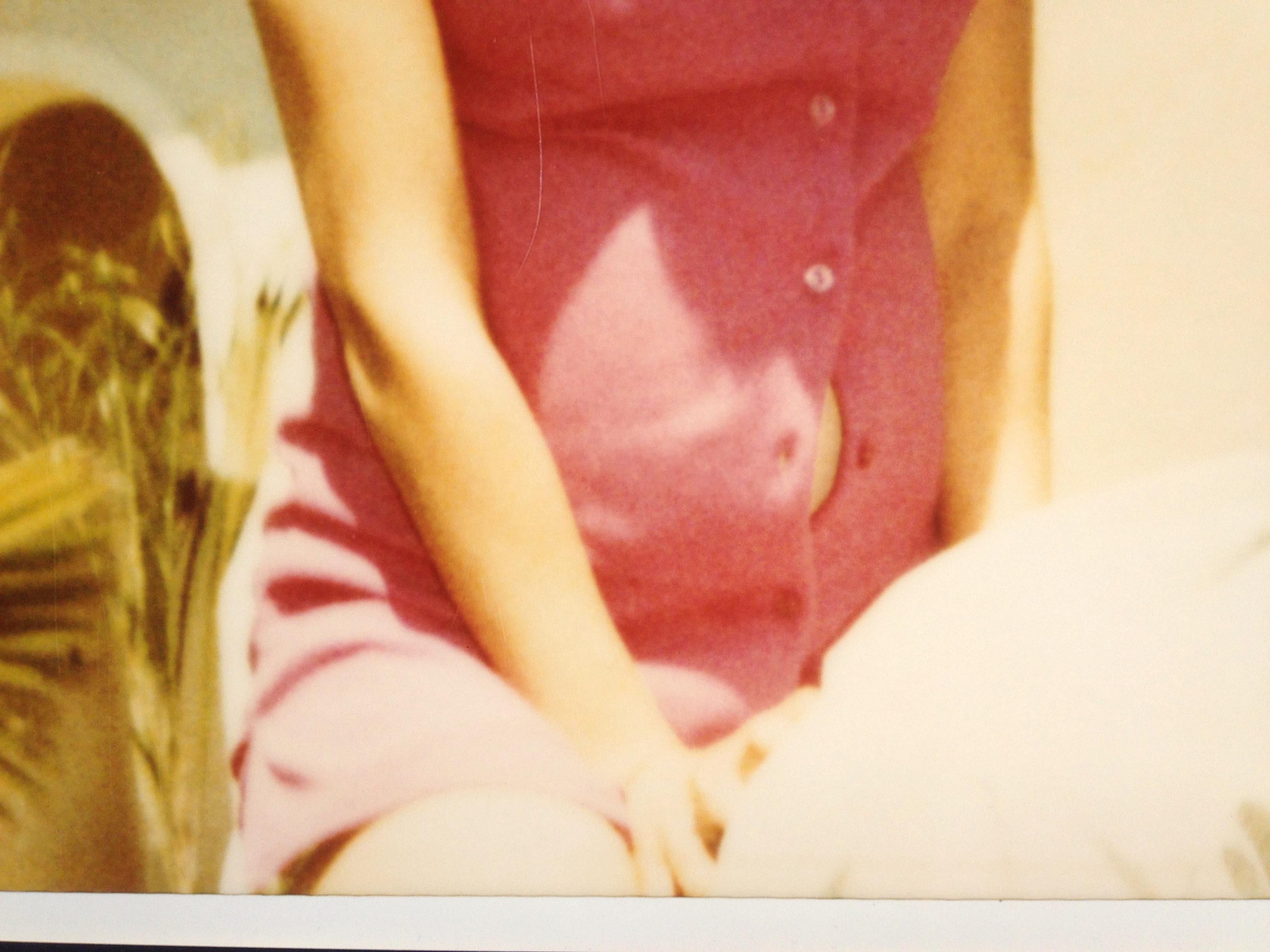 Ohne Titel ( Suburbia) mit Radha Mitchell, analog (Zeitgenössisch), Photograph, von Stefanie Schneider