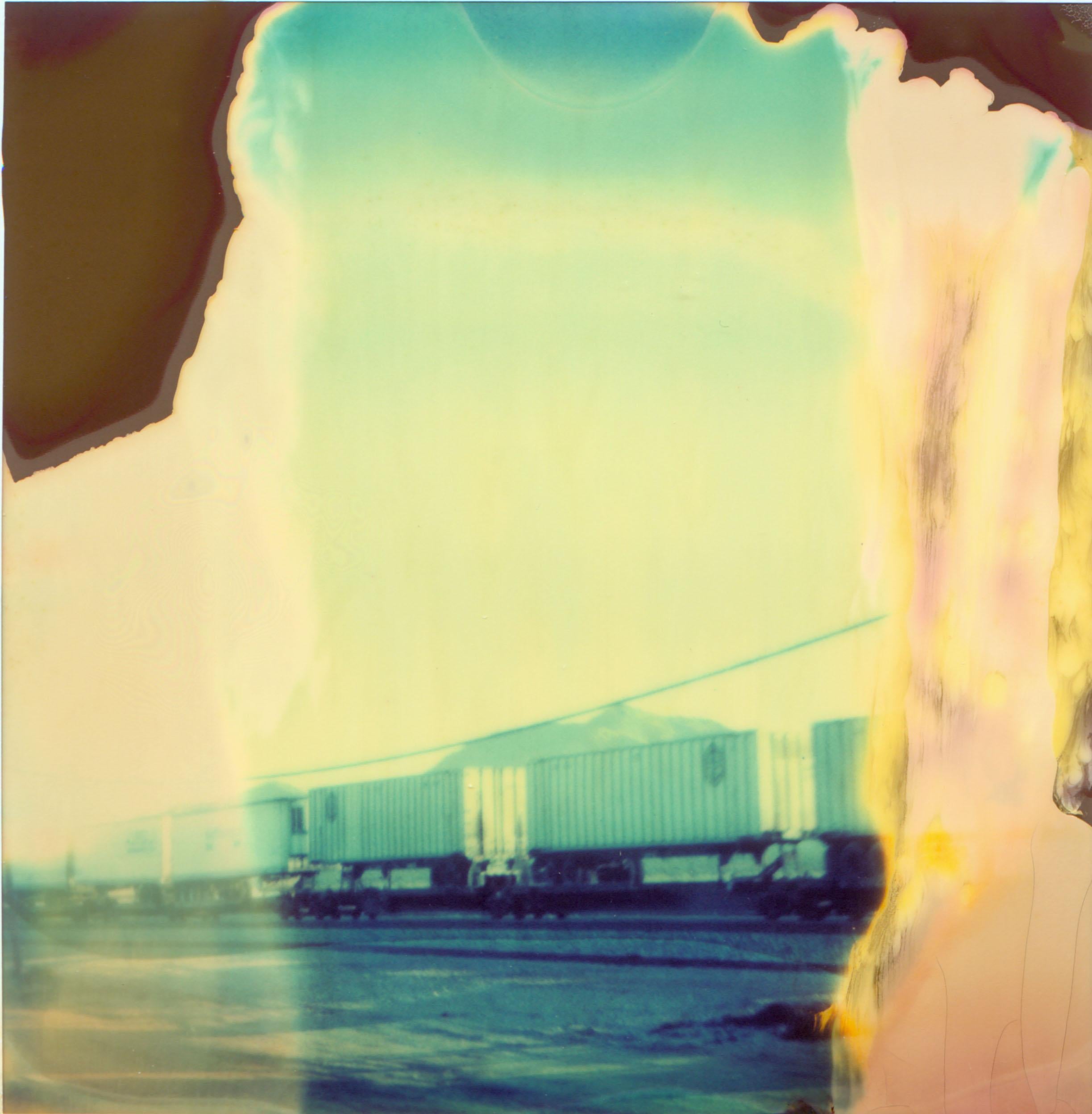 Landscape Photograph Stefanie Schneider - Sans titre (Traintracks) - basé sur un Polaroid