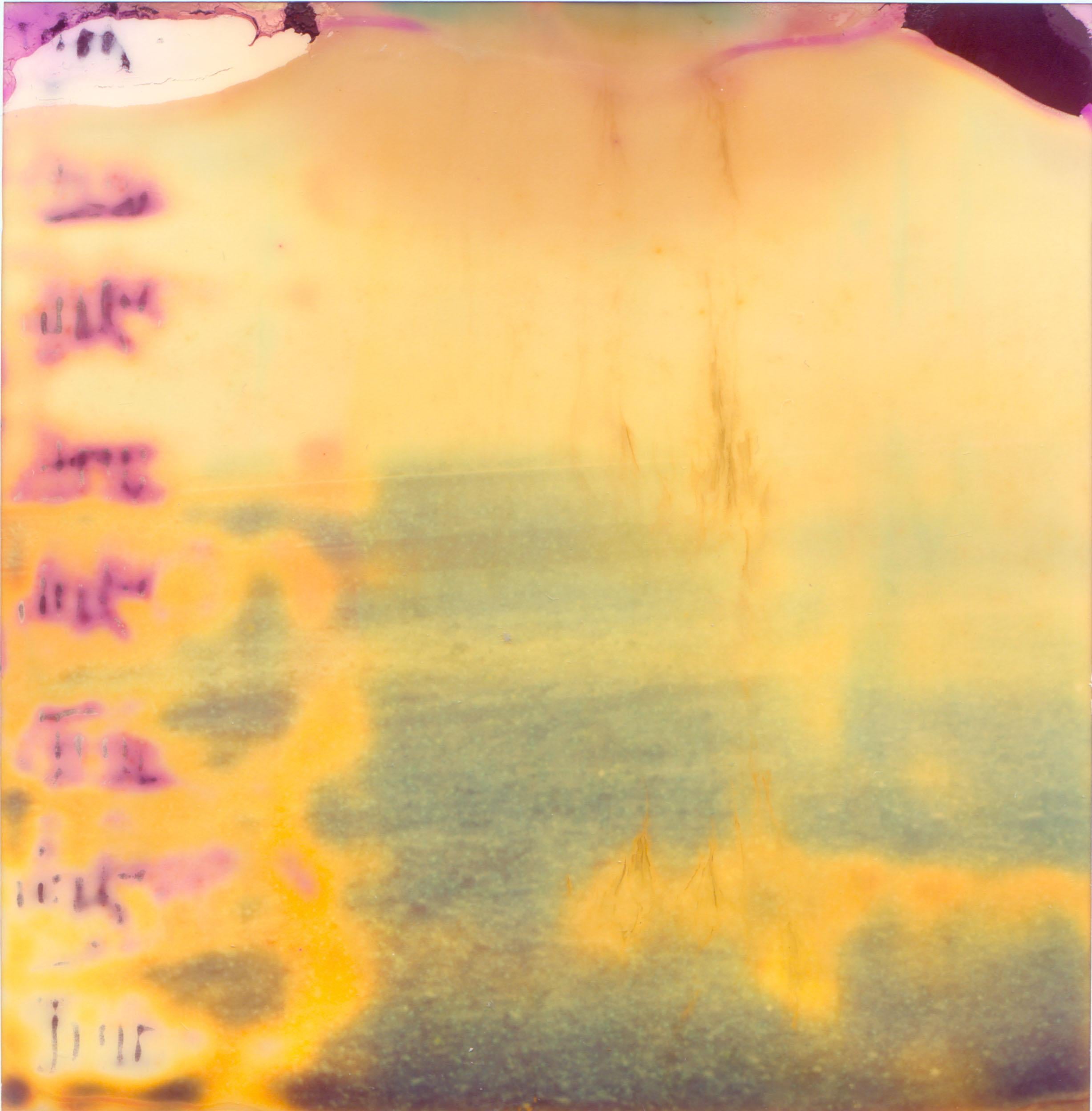 Color Photograph Stefanie Schneider - Sans titre (Traintracks) - basé sur un Polaroid