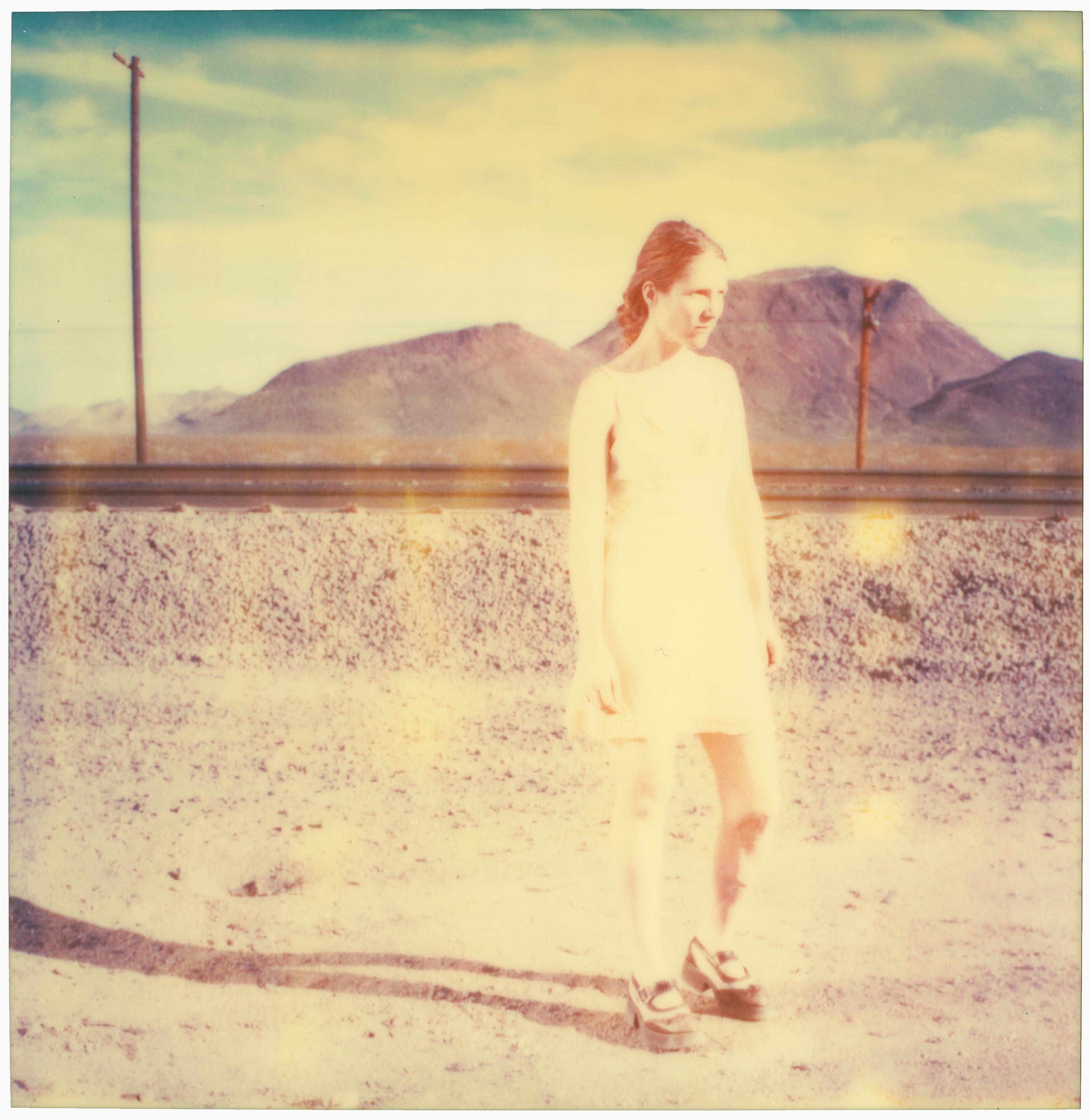 Color Photograph Stefanie Schneider - Sans titre (Traintracks) - basé sur un Polaroid