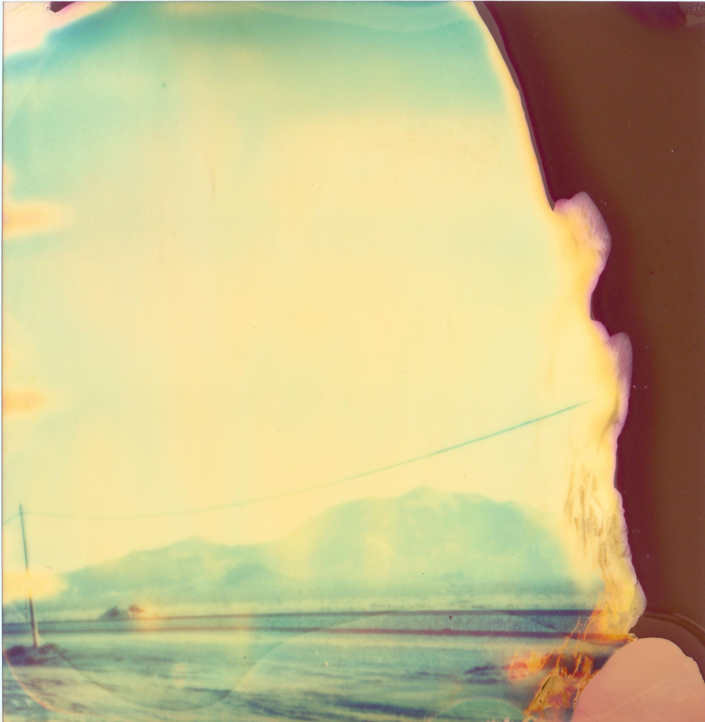 Color Photograph de Stefanie Schneider - Sin título (vías de tren) - basado en la Polaroid