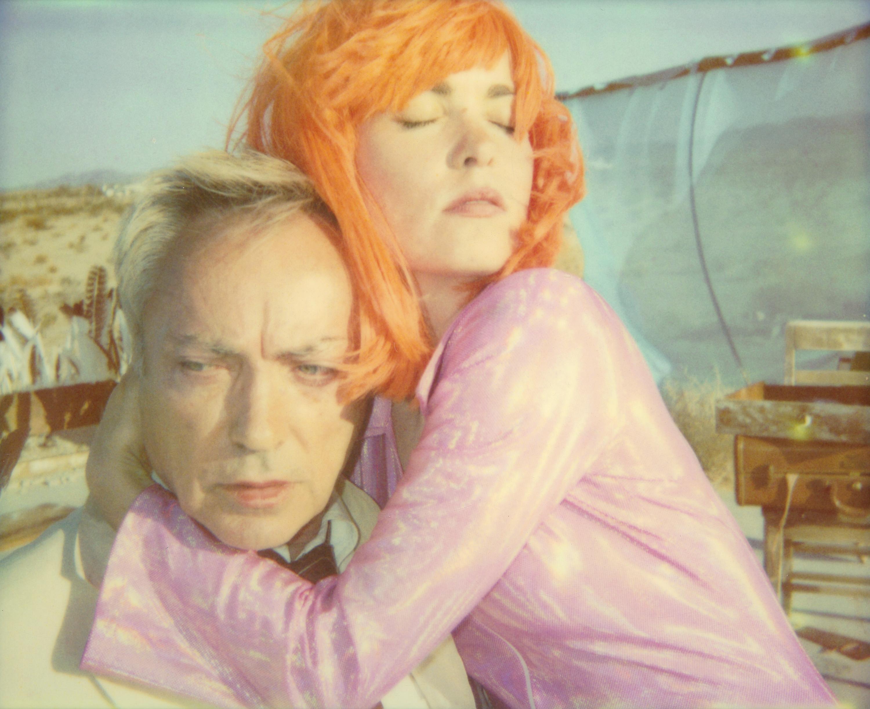 Stefanie Schneider Color Photograph – Devotion (Stage of Consciousness) – mit Radha Mitchell und Udo Kier in der Hauptrolle